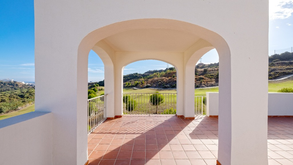 Frontline Golf Townhouses with Sea Views · Photo 10