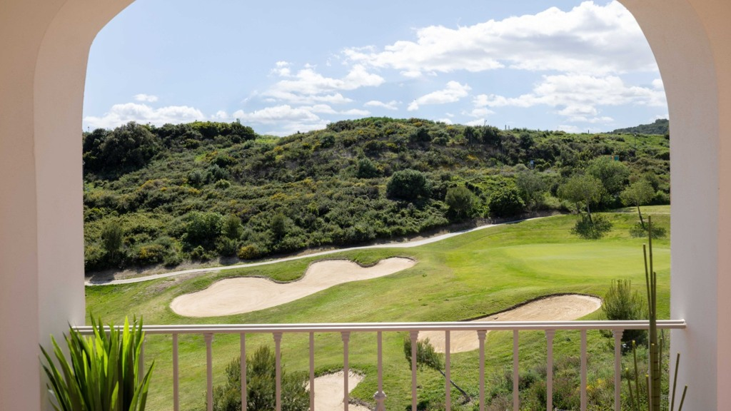 Frontline Golf Townhouses with Sea Views · Photo 9