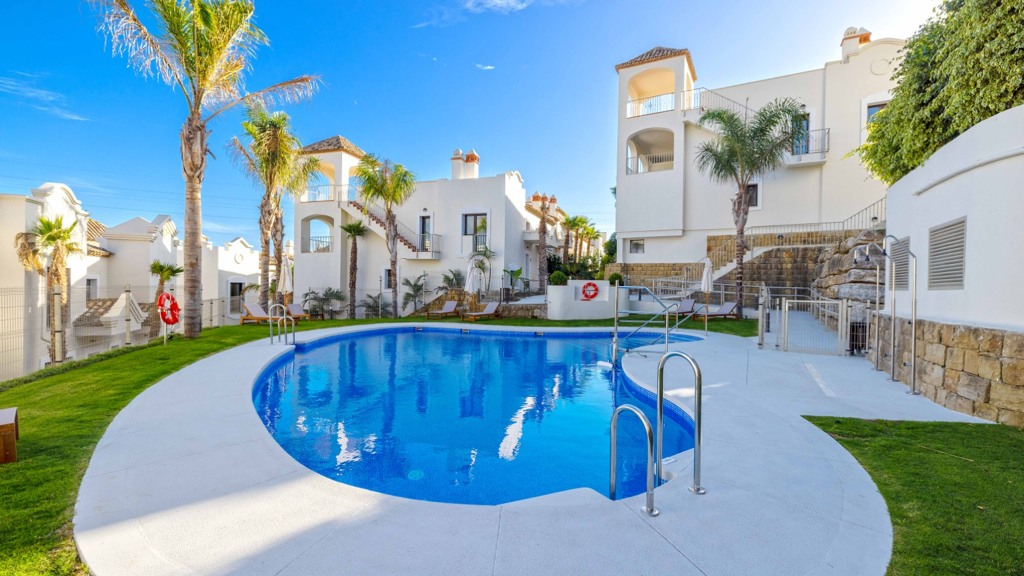 Frontline Golf Townhouses with Sea Views · Photo 14