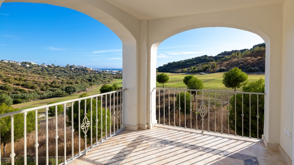Frontline Golf Townhouses with Sea Views · Photo 8