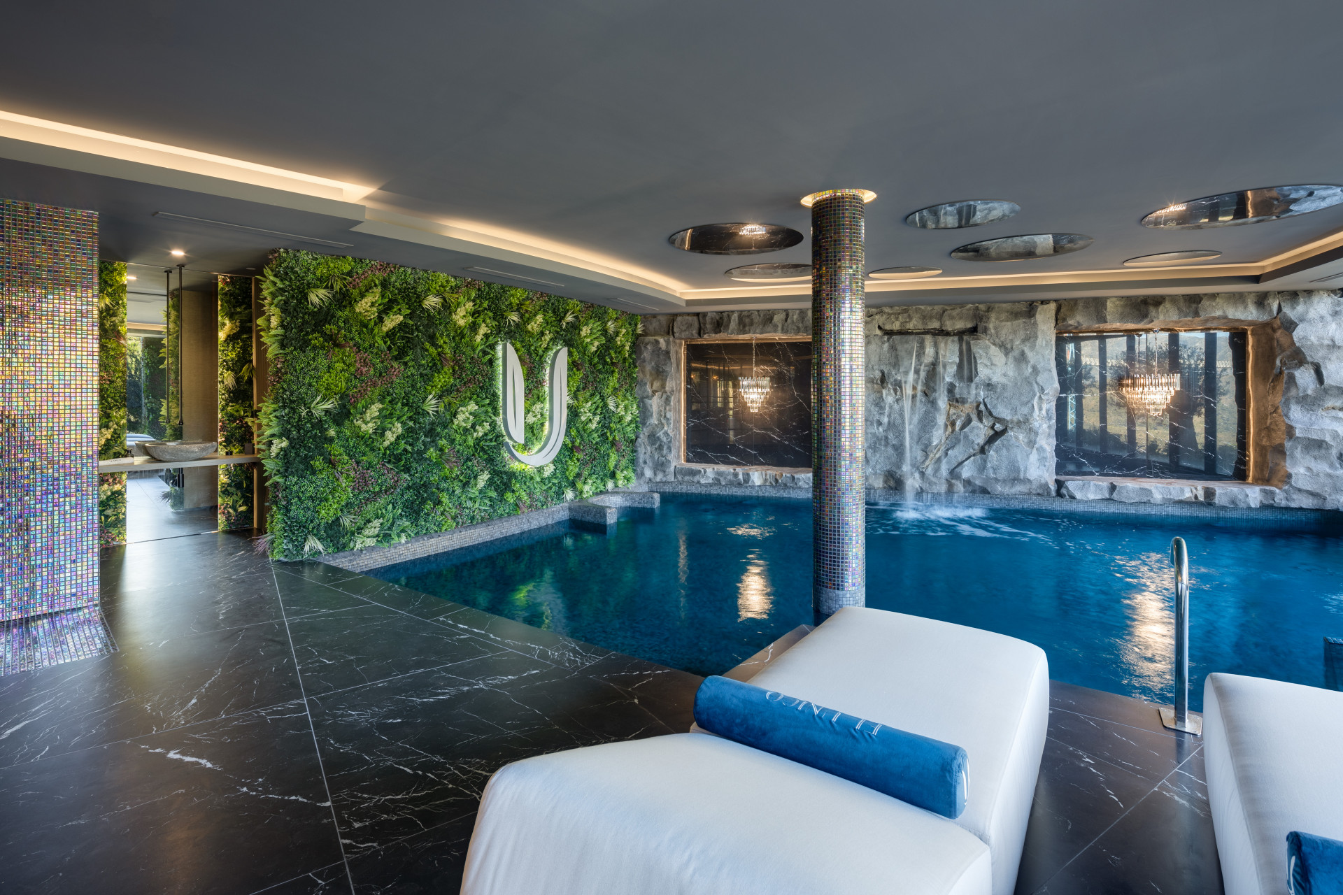 Luxury Curved Mansion in La Zagaleta · Photo 31
