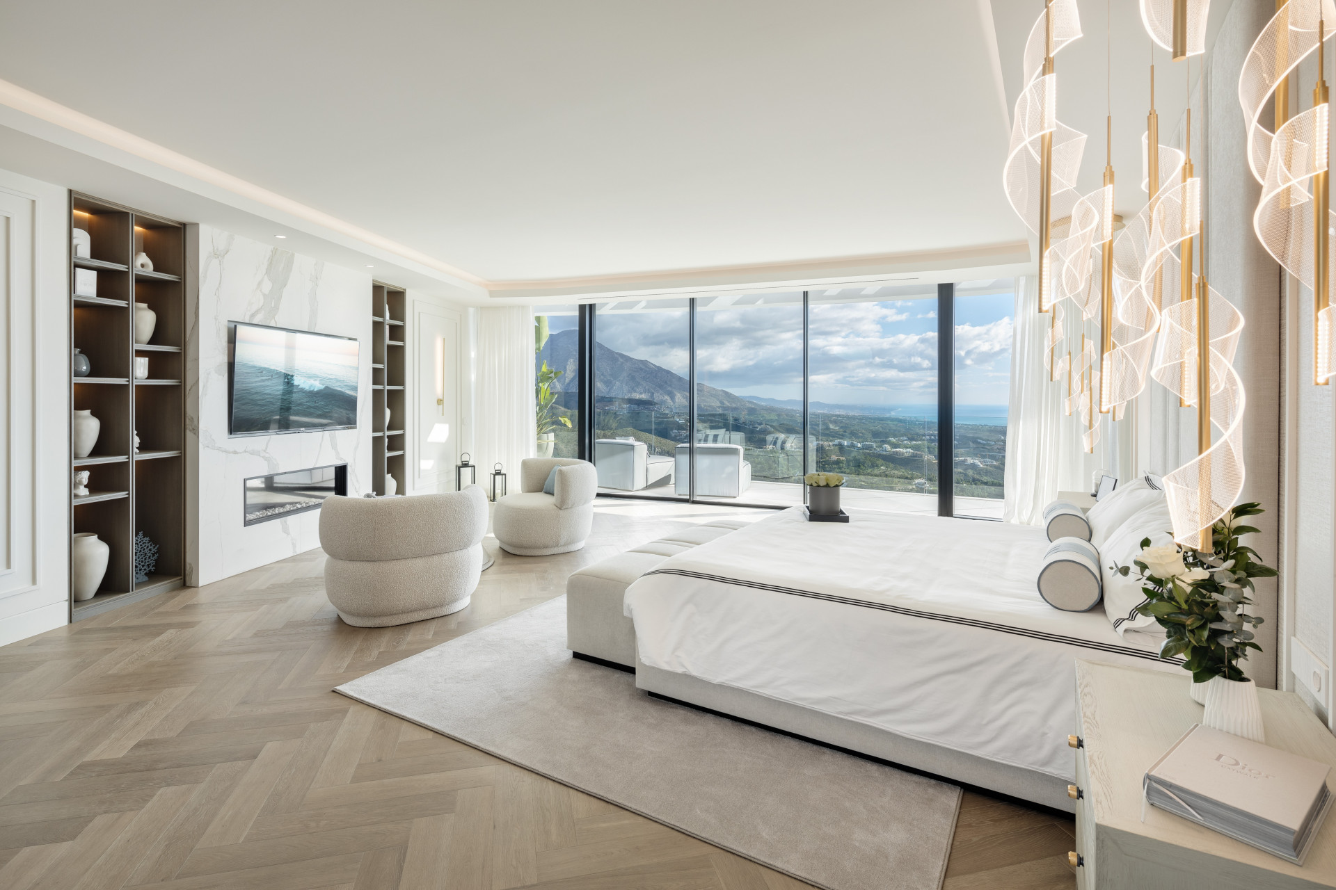 Luxury Curved Mansion in La Zagaleta · Photo 20