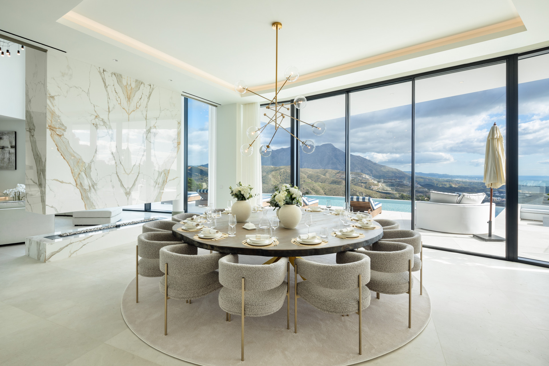 Luxury Curved Mansion in La Zagaleta · Photo 13