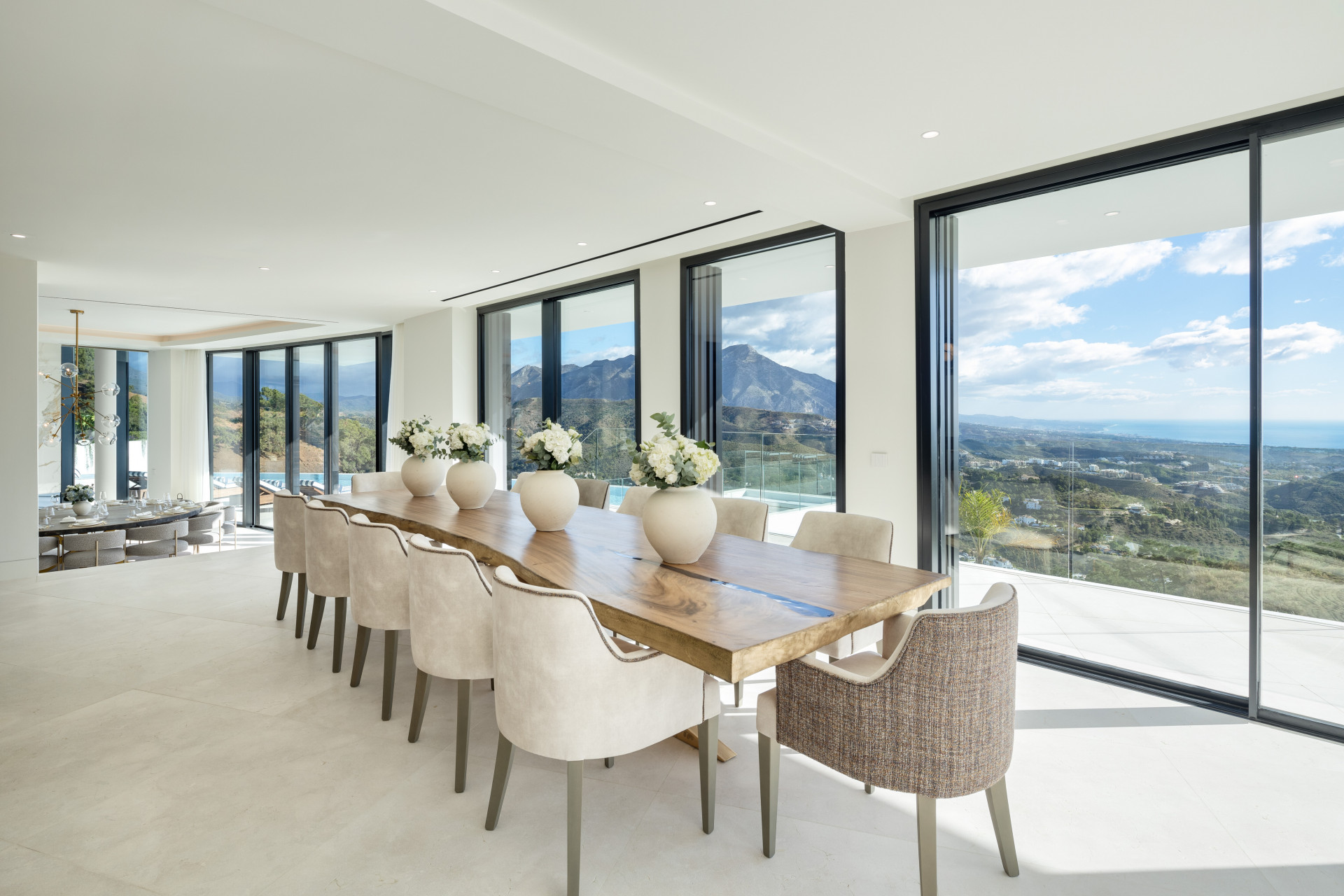 Luxury Curved Mansion in La Zagaleta · Photo 12