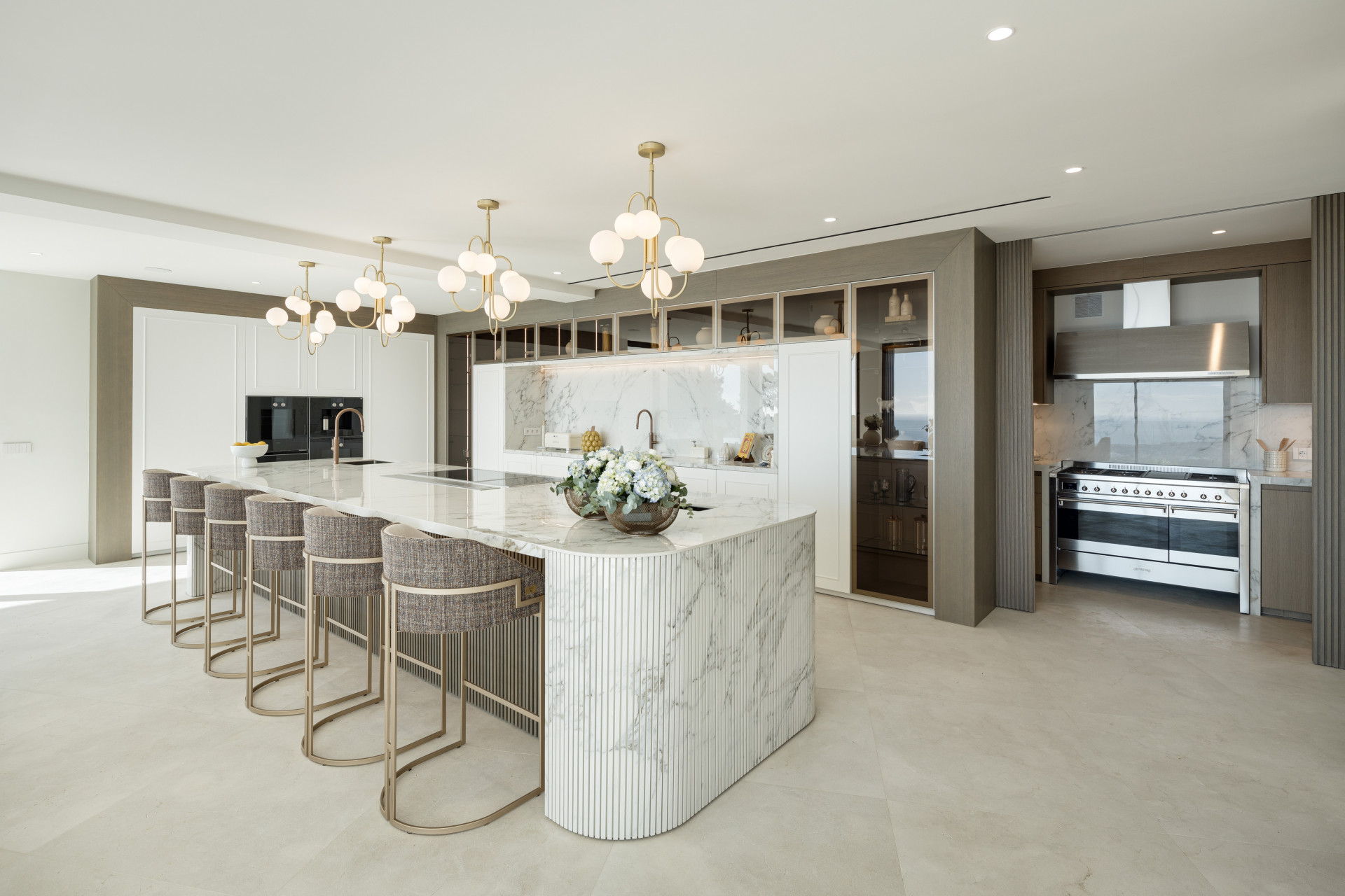 Luxury Curved Mansion in La Zagaleta · Photo 11