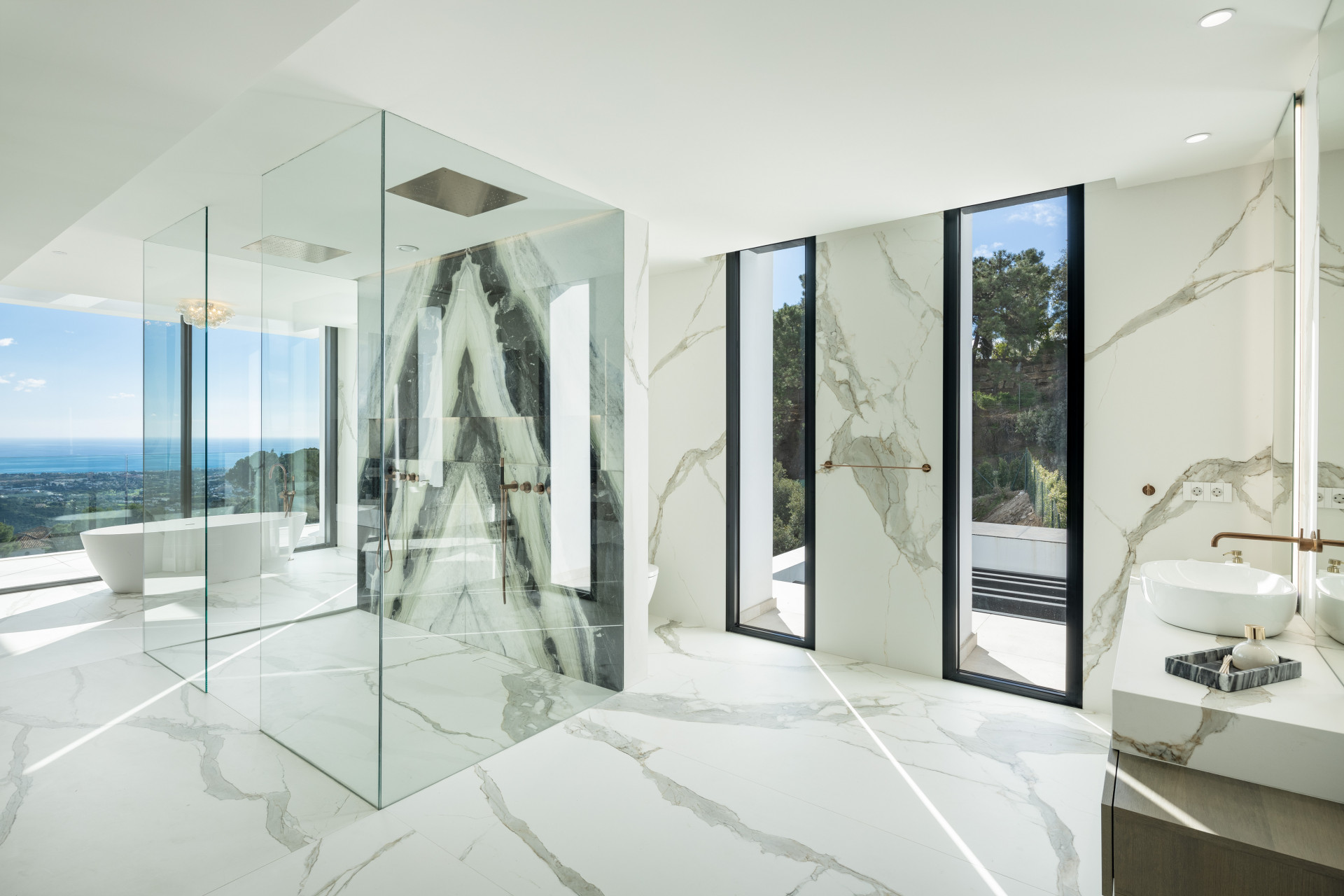 Luxury Curved Mansion in La Zagaleta · Photo 25