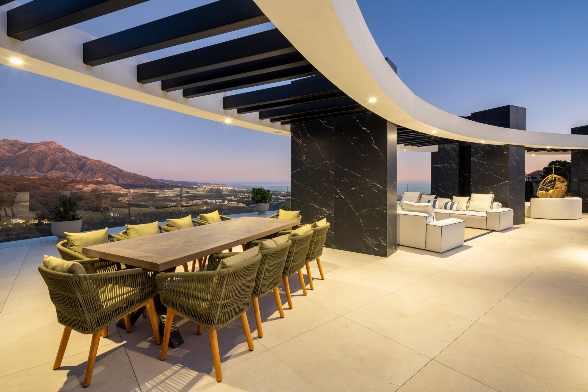 Luxury Curved Mansion in La Zagaleta · Photo 29