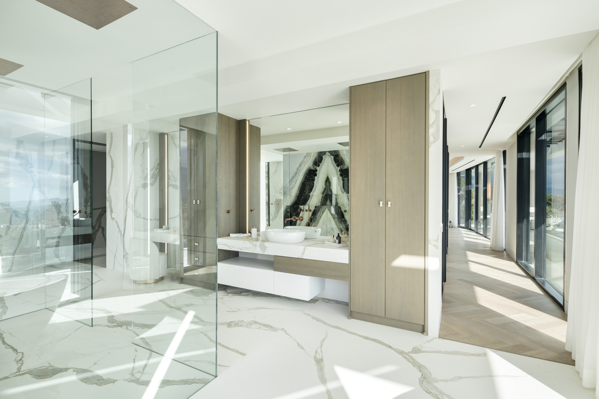 Luxury Curved Mansion in La Zagaleta · Photo 26