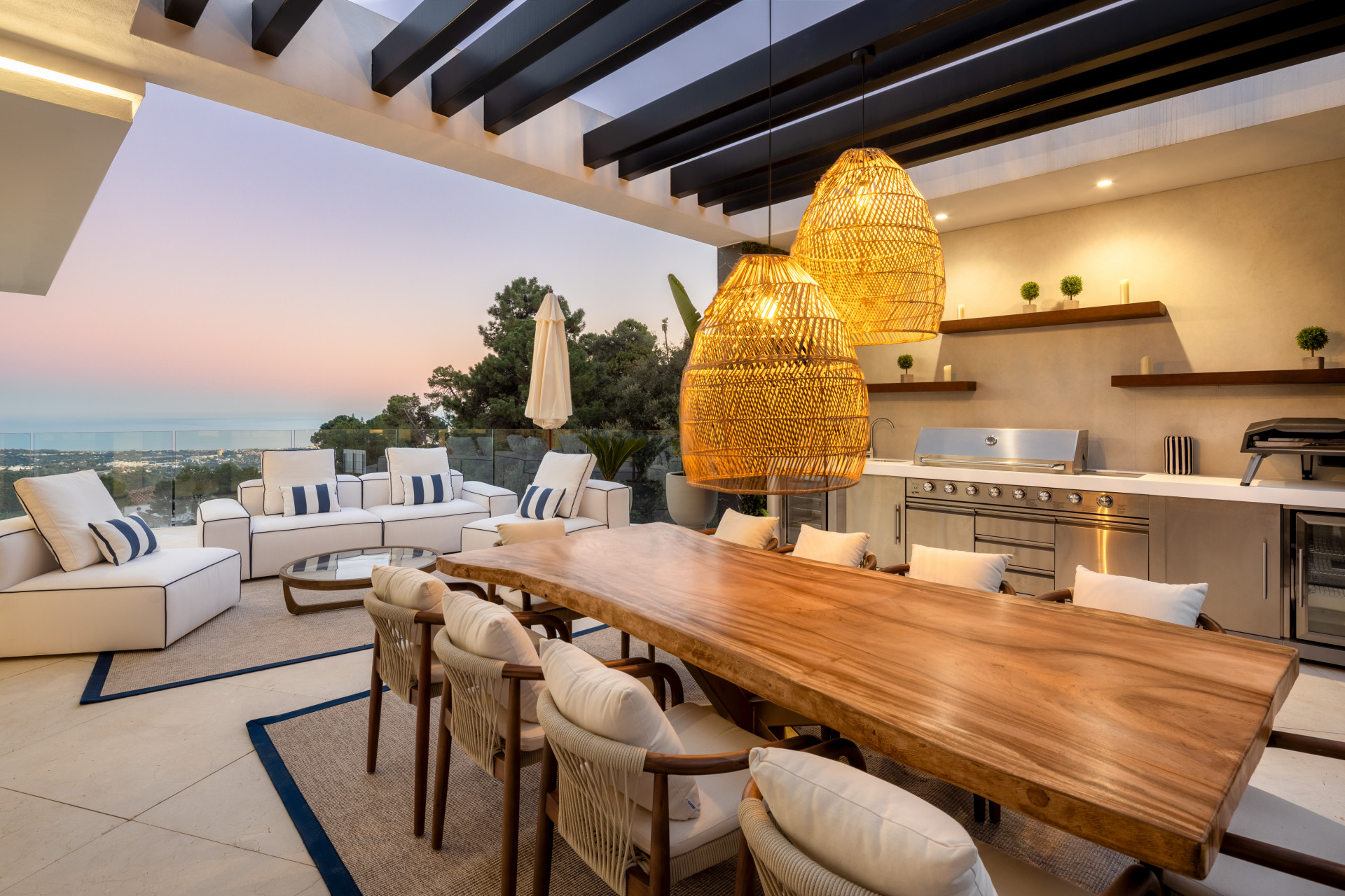 Luxury Curved Mansion in La Zagaleta · Photo 17