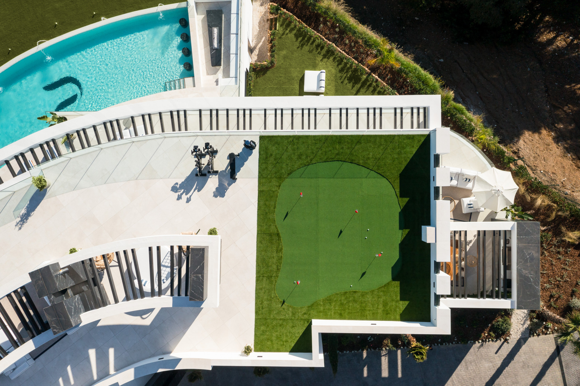 Luxury Curved Mansion in La Zagaleta · Photo 41