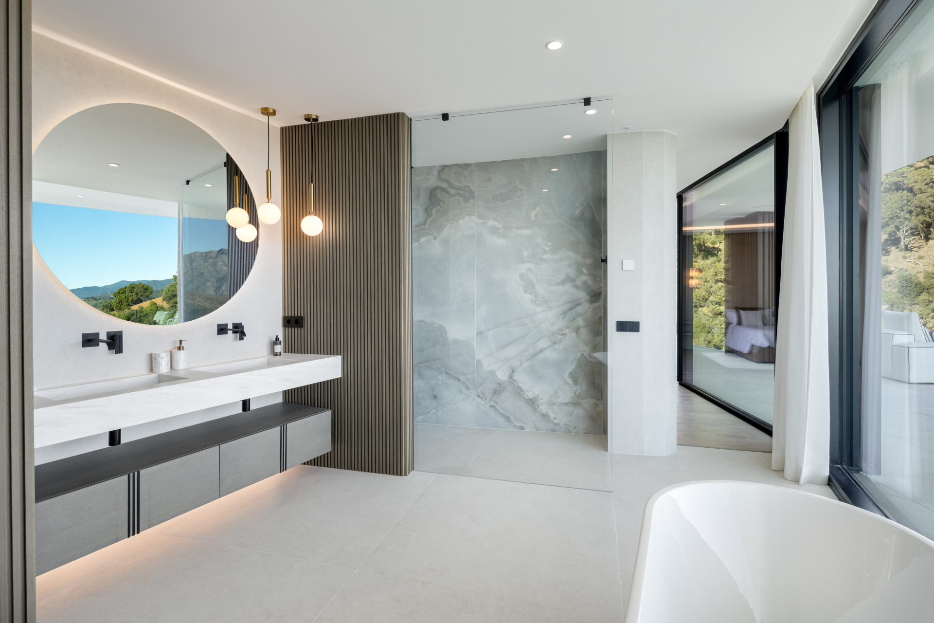 Luxury Curved Mansion in La Zagaleta · Photo 27
