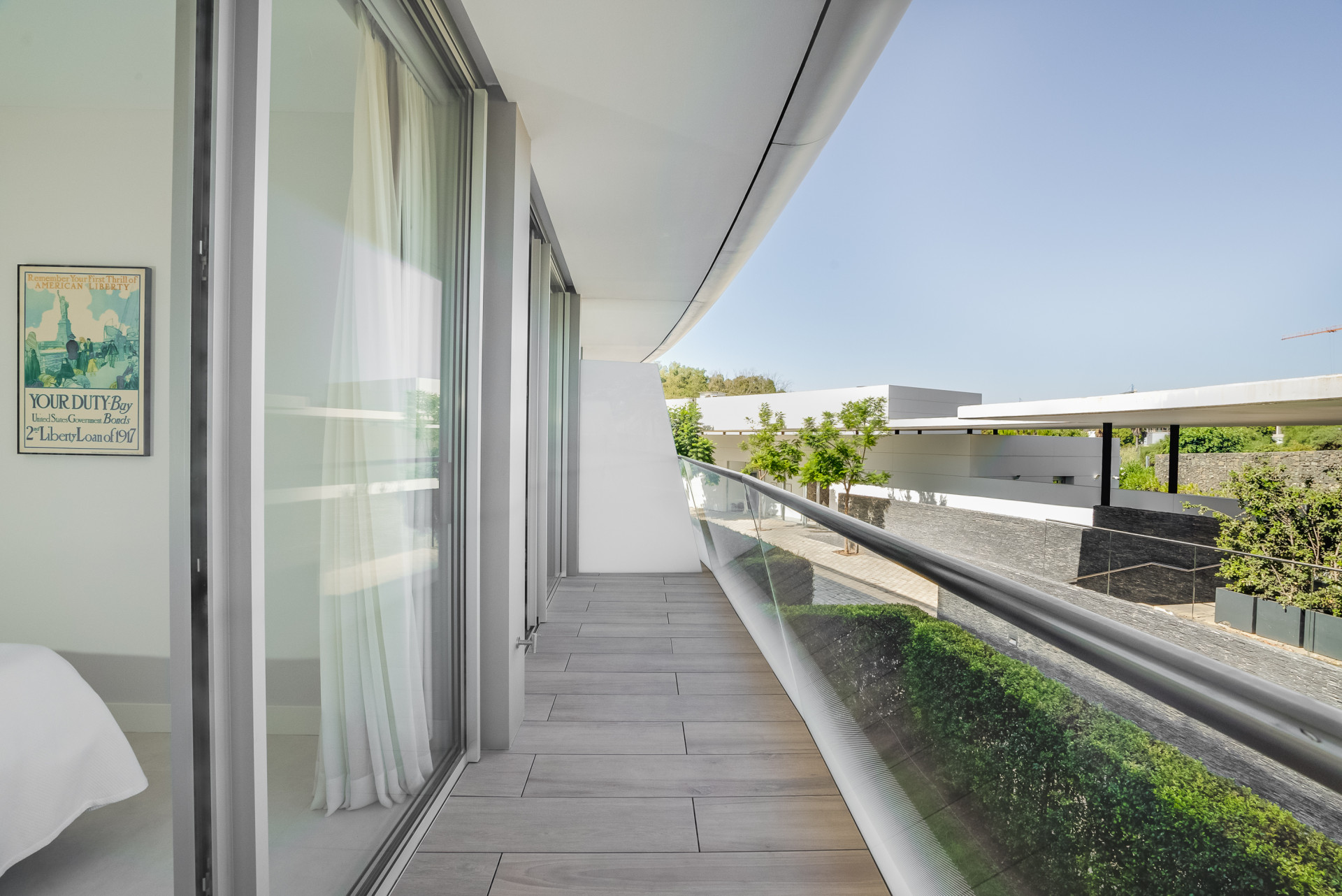 Beachfront Apartment with Sea Views · Photo 19