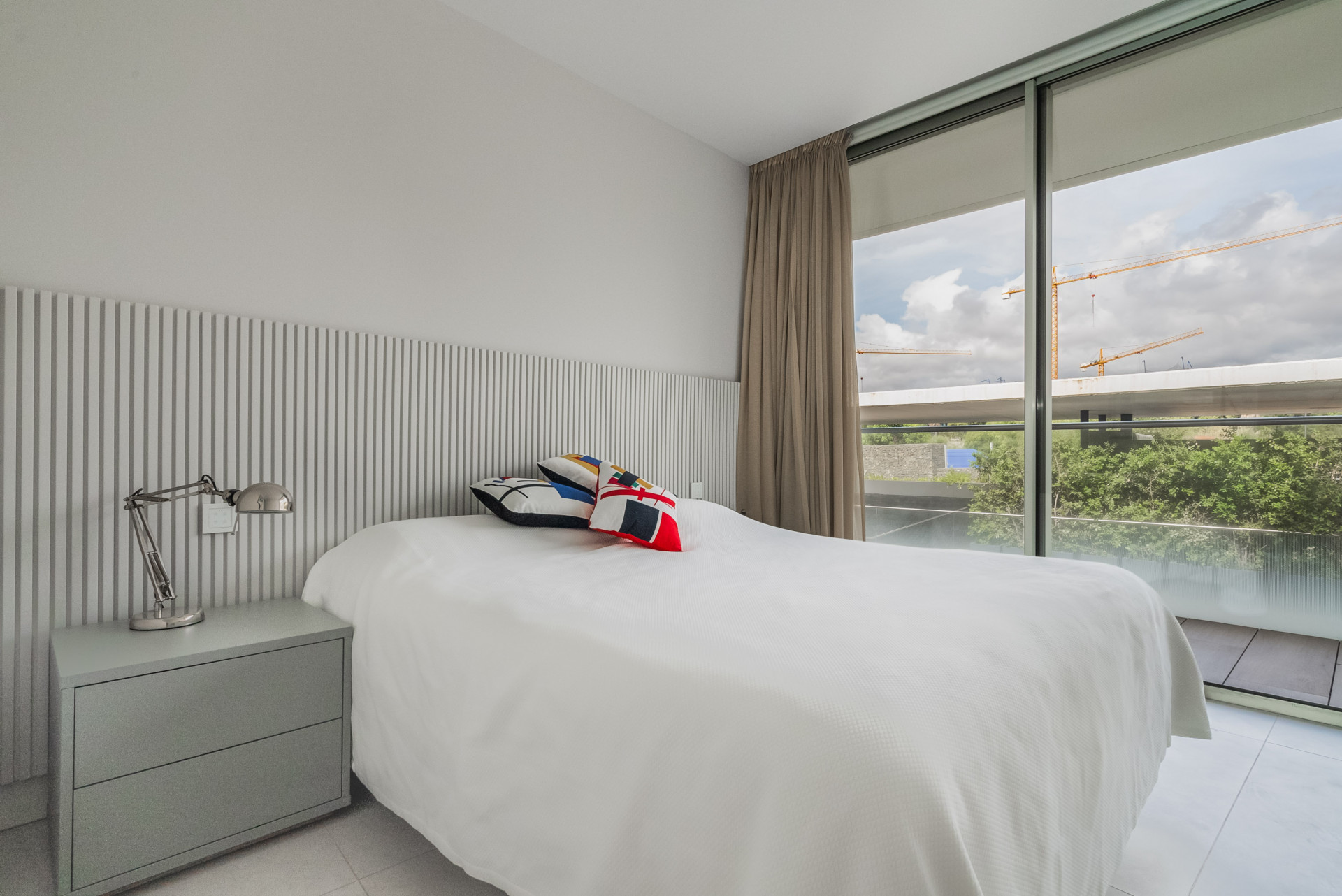 Beachfront Apartment with Sea Views · Photo 9