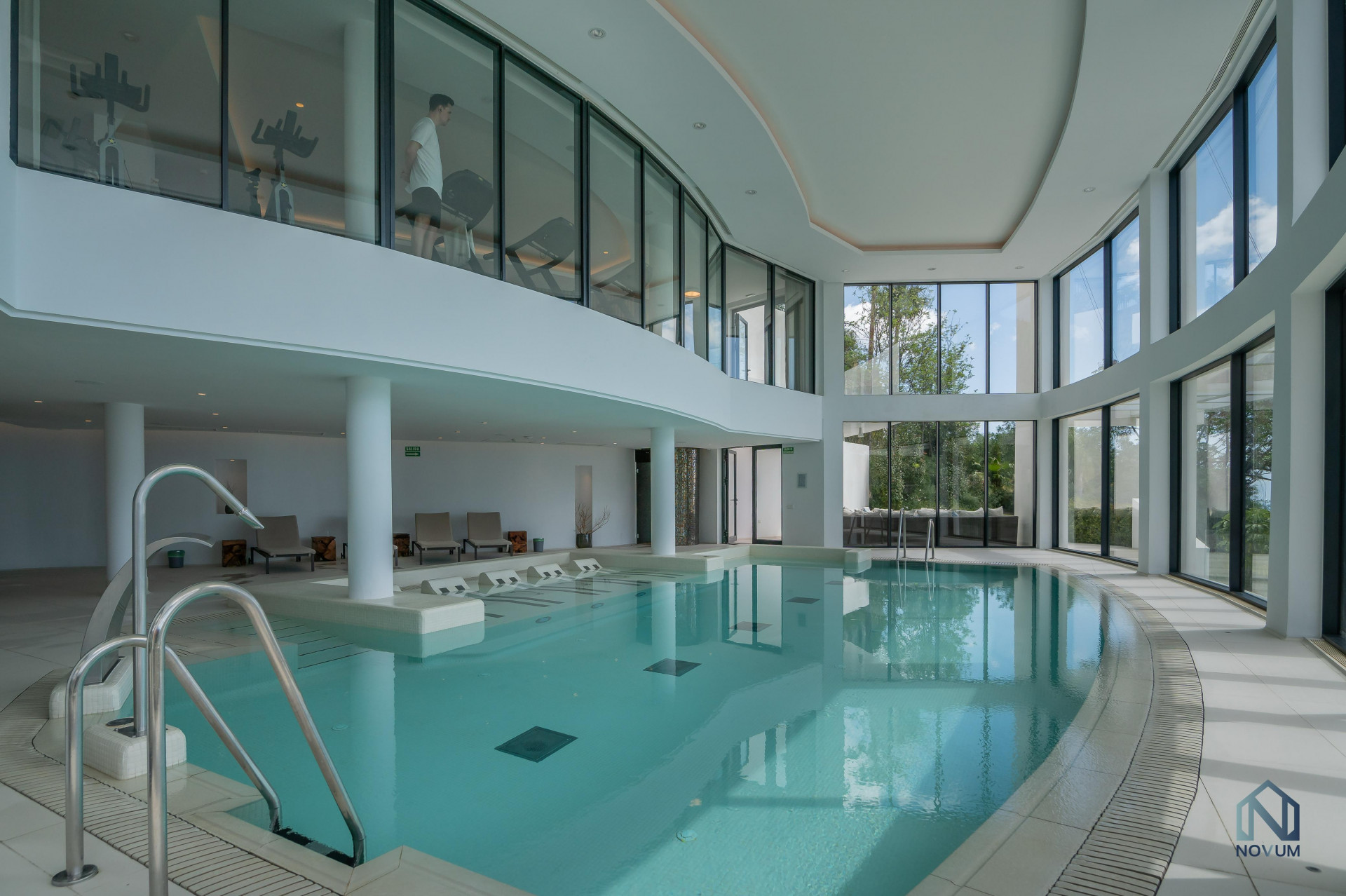 Penthouse with Mountain Views · Photo 16