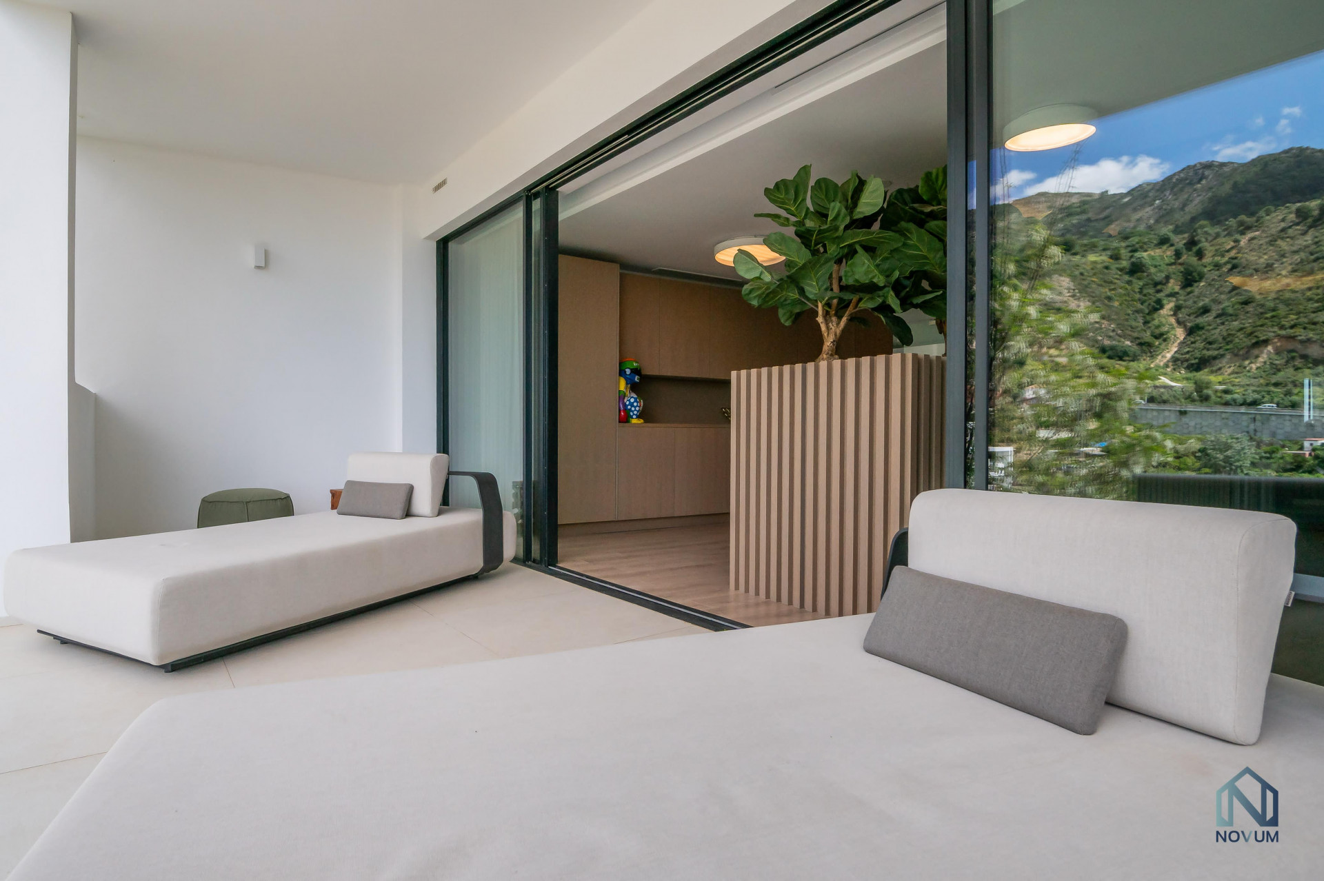 Penthouse with Mountain Views · Photo 14