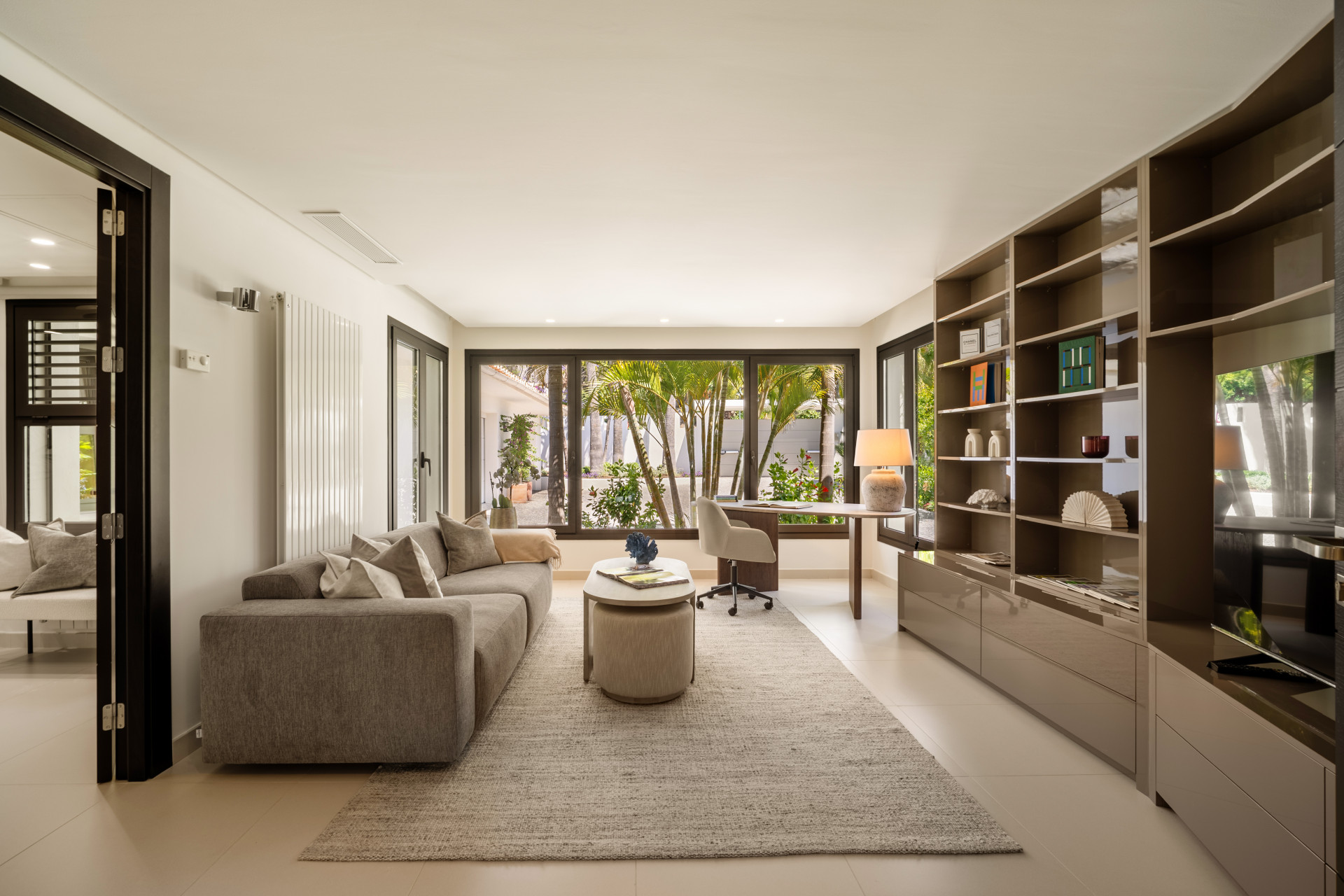 Luxury Villa with Golf Views · Photo 10