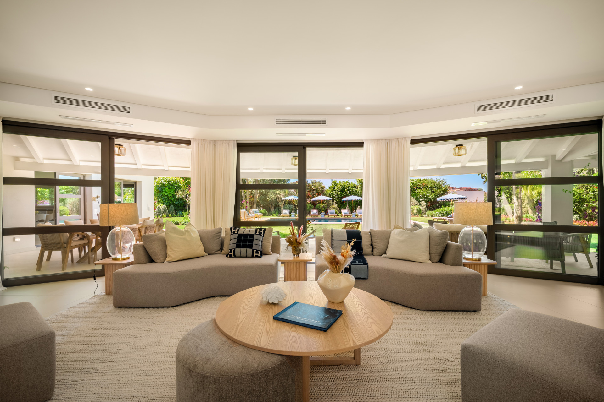 Luxury Villa with Golf Views · Photo 9
