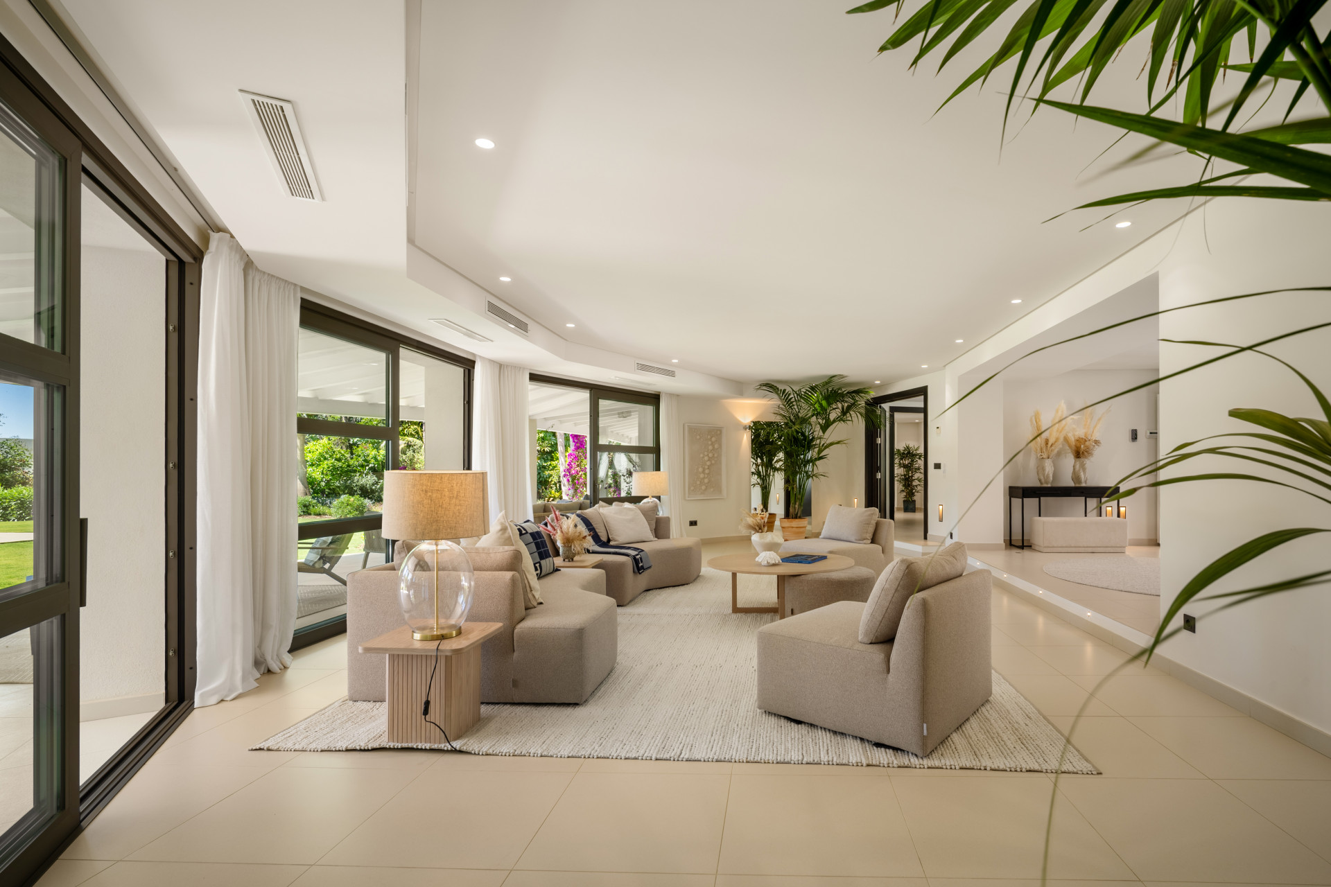 Luxury Villa with Golf Views · Photo 8