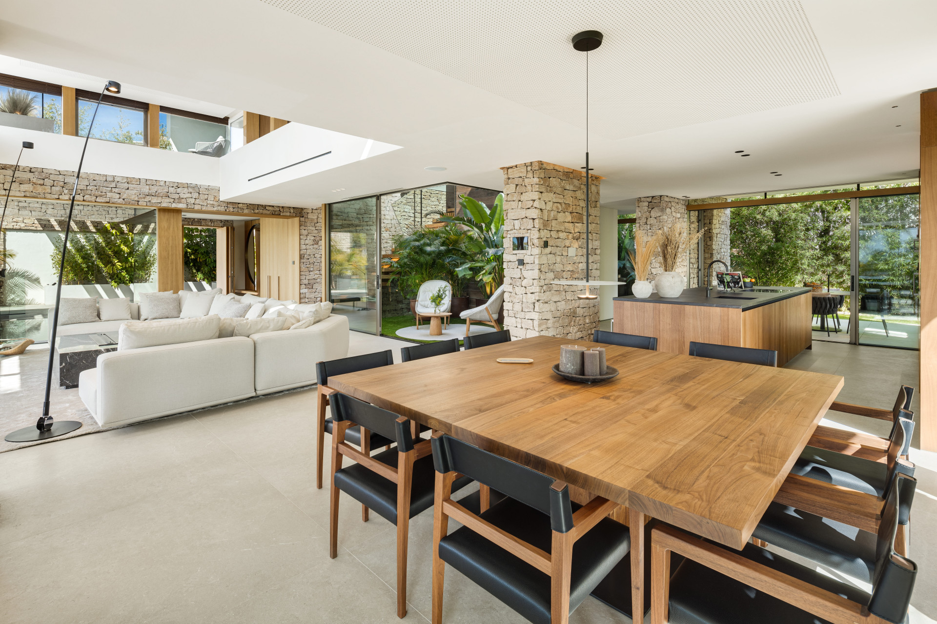 Luxury Villa with Private Pool · Photo 11