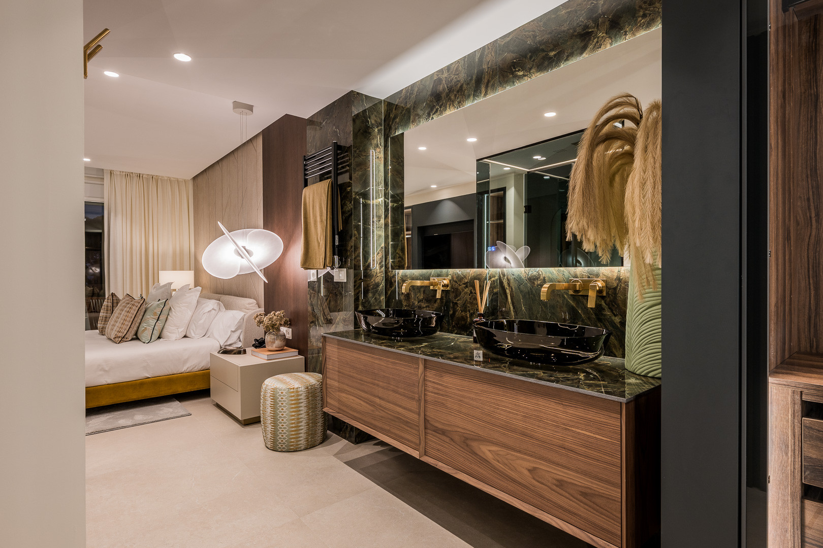 Beachfront Luxury Apartment · Photo 8