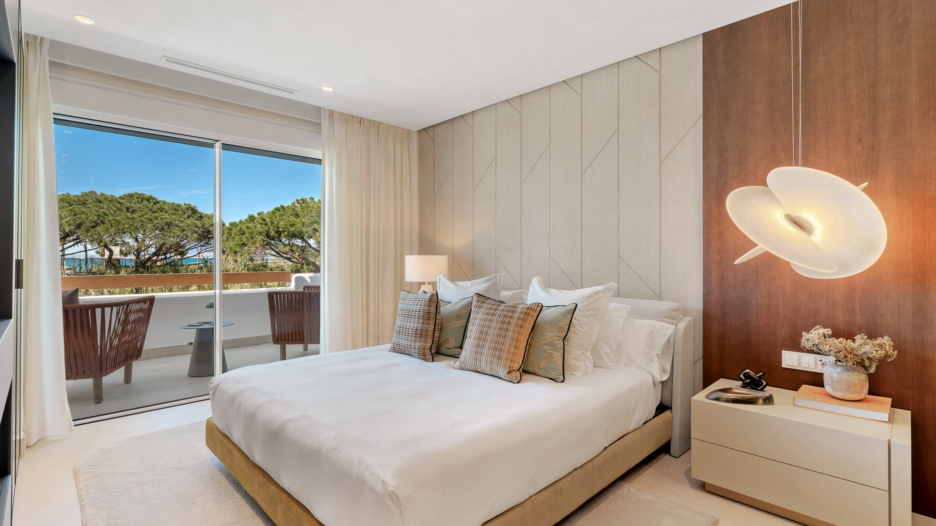 Beachfront Luxury Apartment · Photo 9