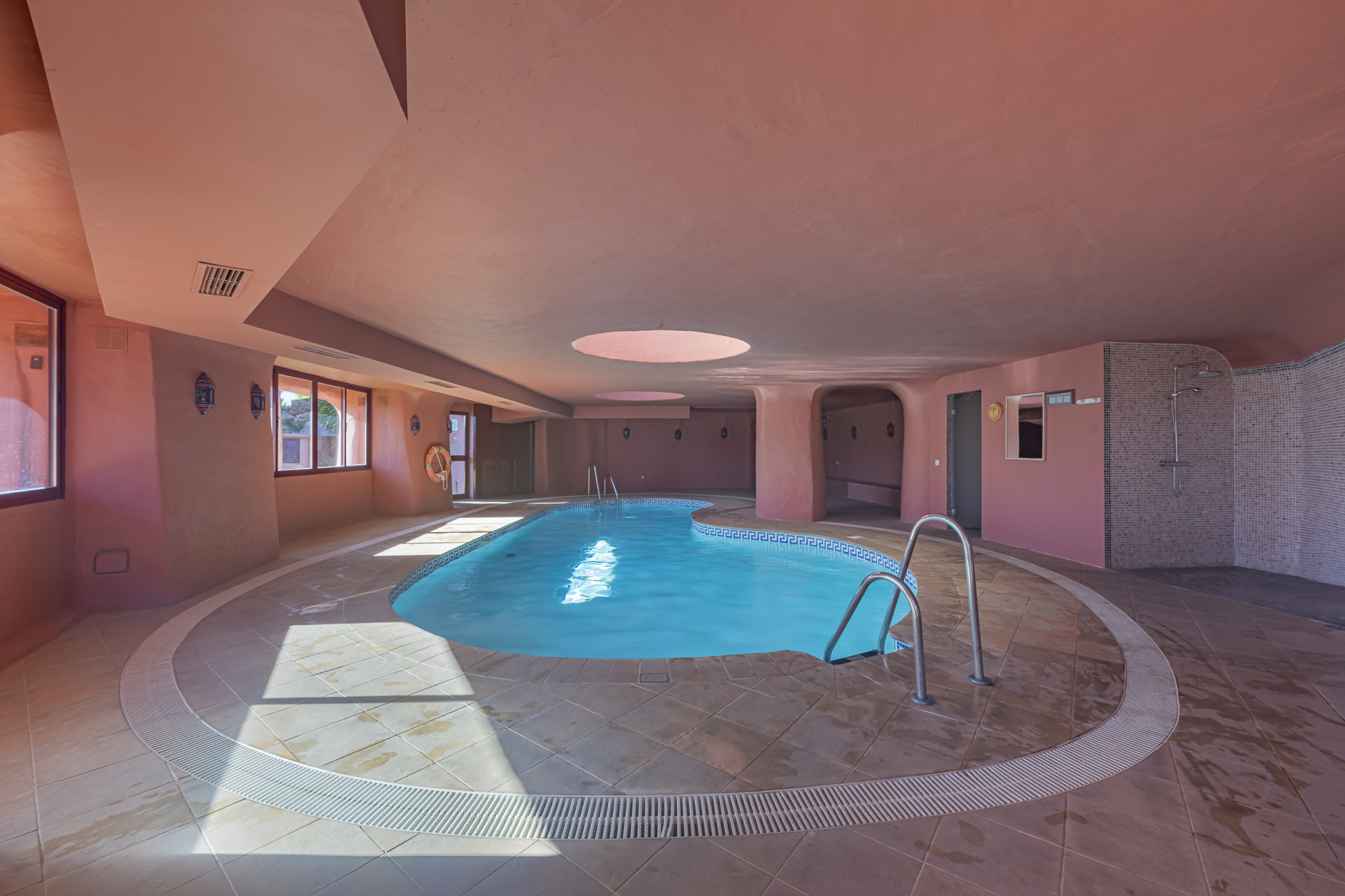 Beachfront Ground Floor Apartment · Photo 19