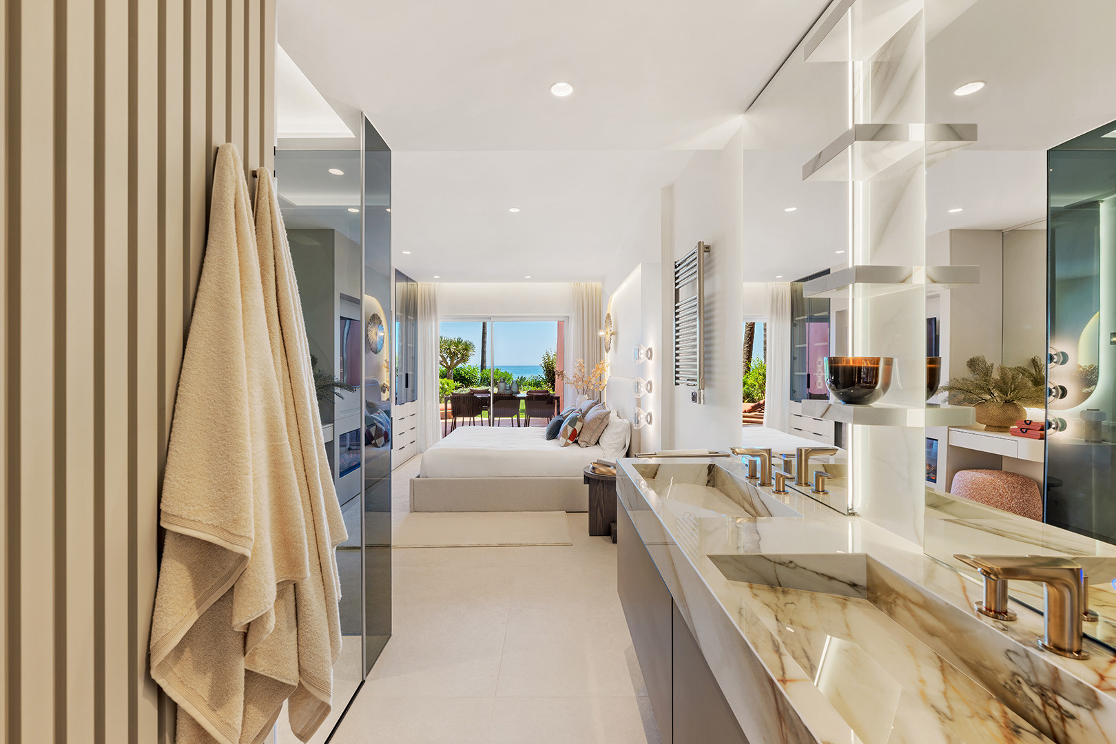 Beachfront Ground Floor Apartment · Photo 14