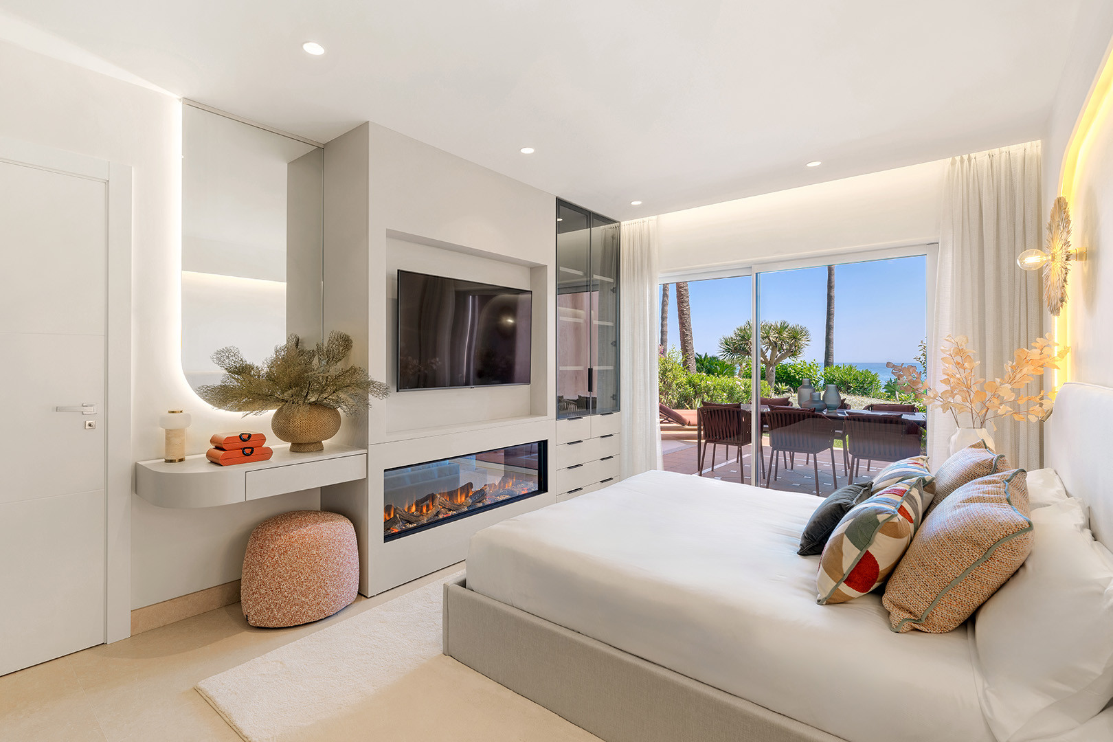 Beachfront Ground Floor Apartment · Photo 11