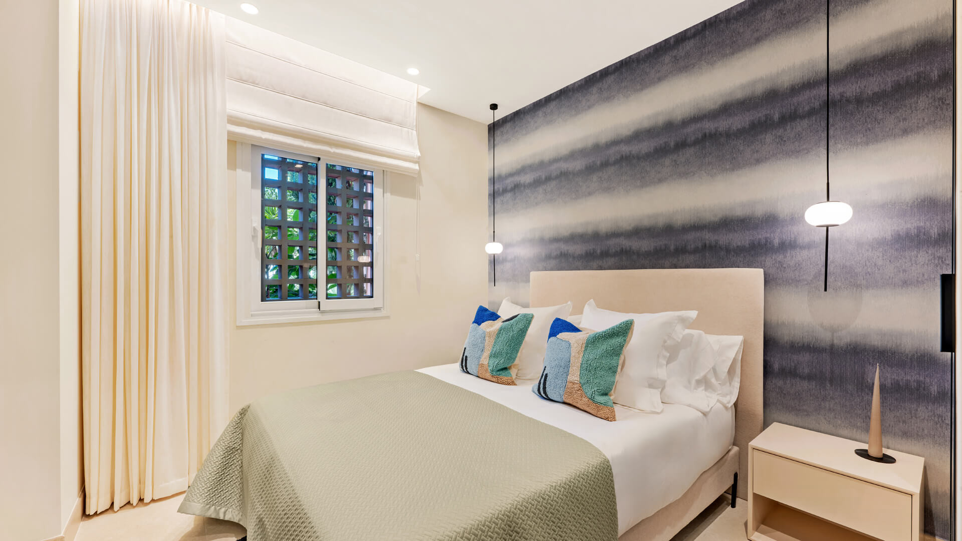 Beachfront Apartment · Photo 11