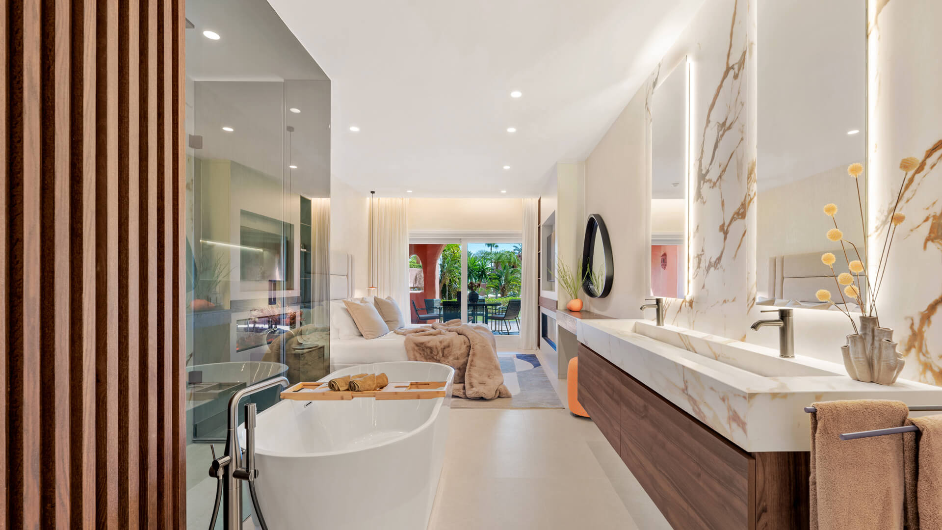 Beachfront Apartment · Photo 13