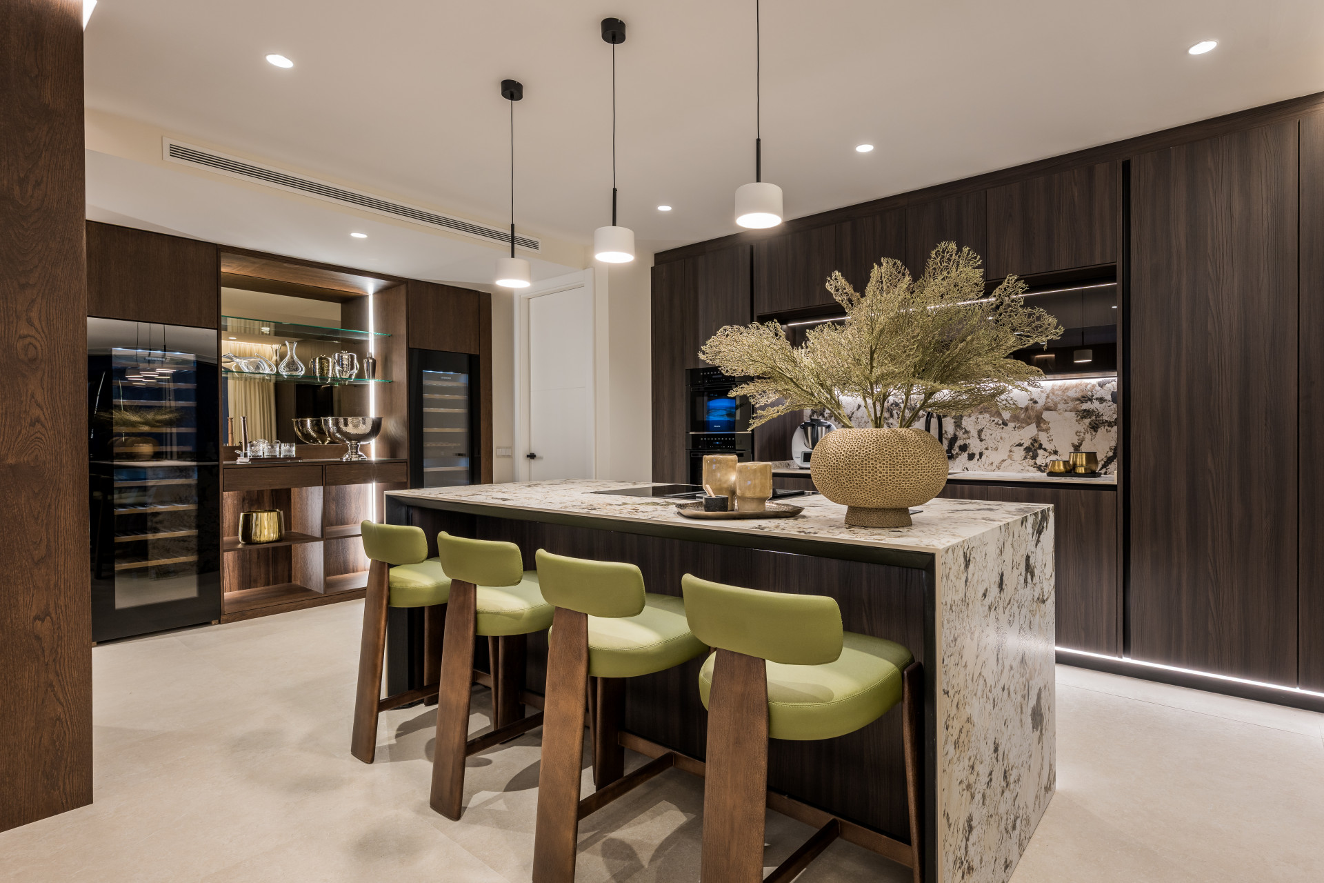 Beachfront Apartment with Sea Views · Photo 9
