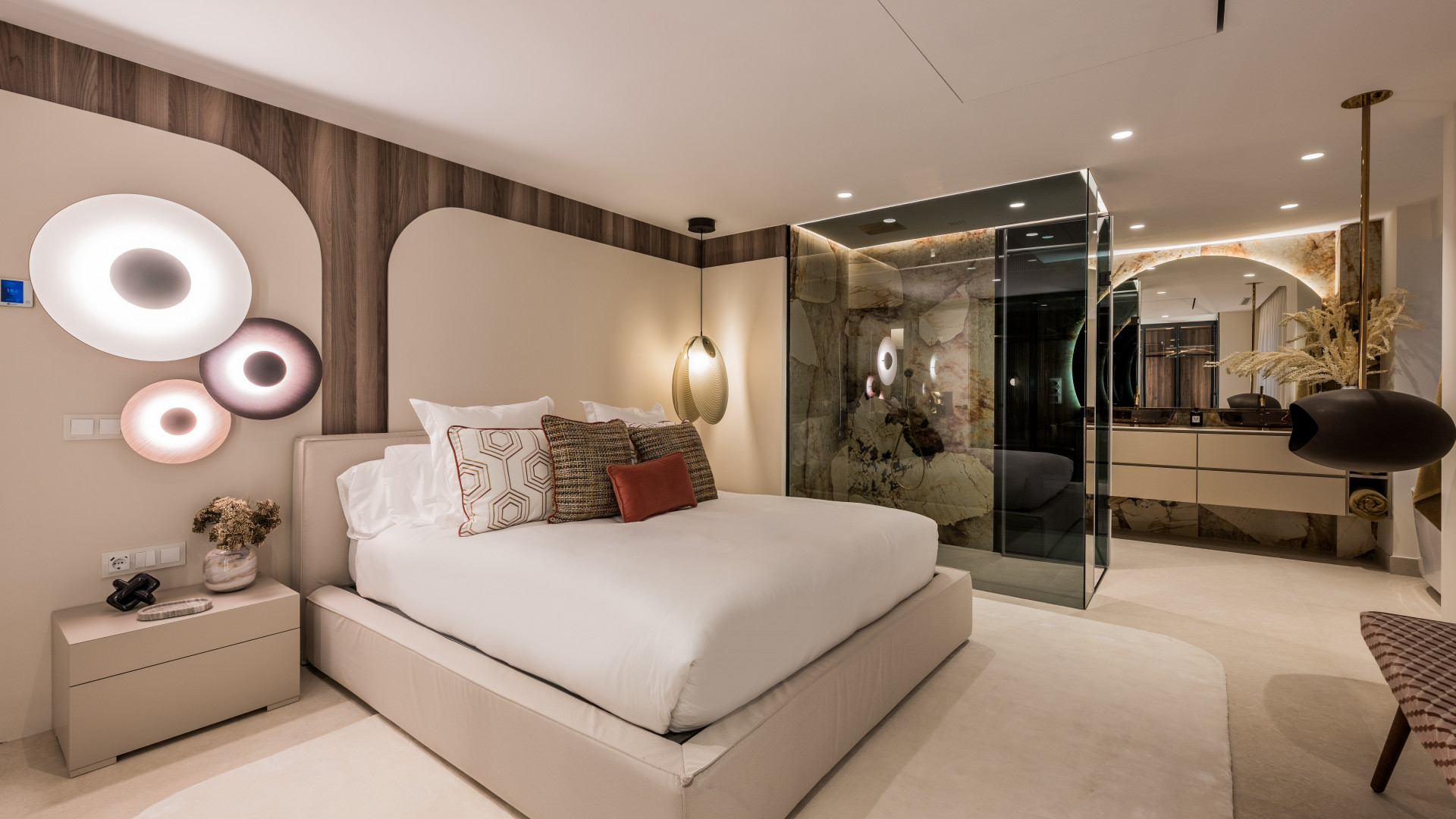 Beachfront Apartment with Sea Views · Photo 11