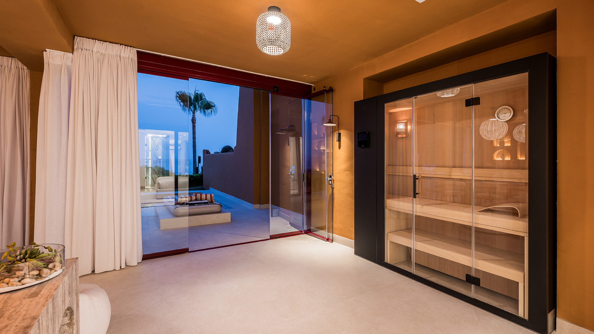 Beachfront Apartment with Panoramic Sea Views · Photo 21