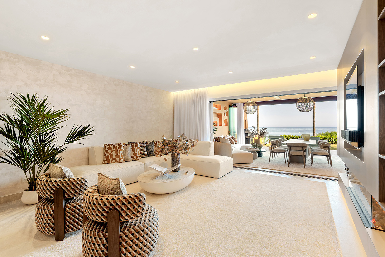 Beachfront Apartment with Panoramic Sea Views · Photo 8
