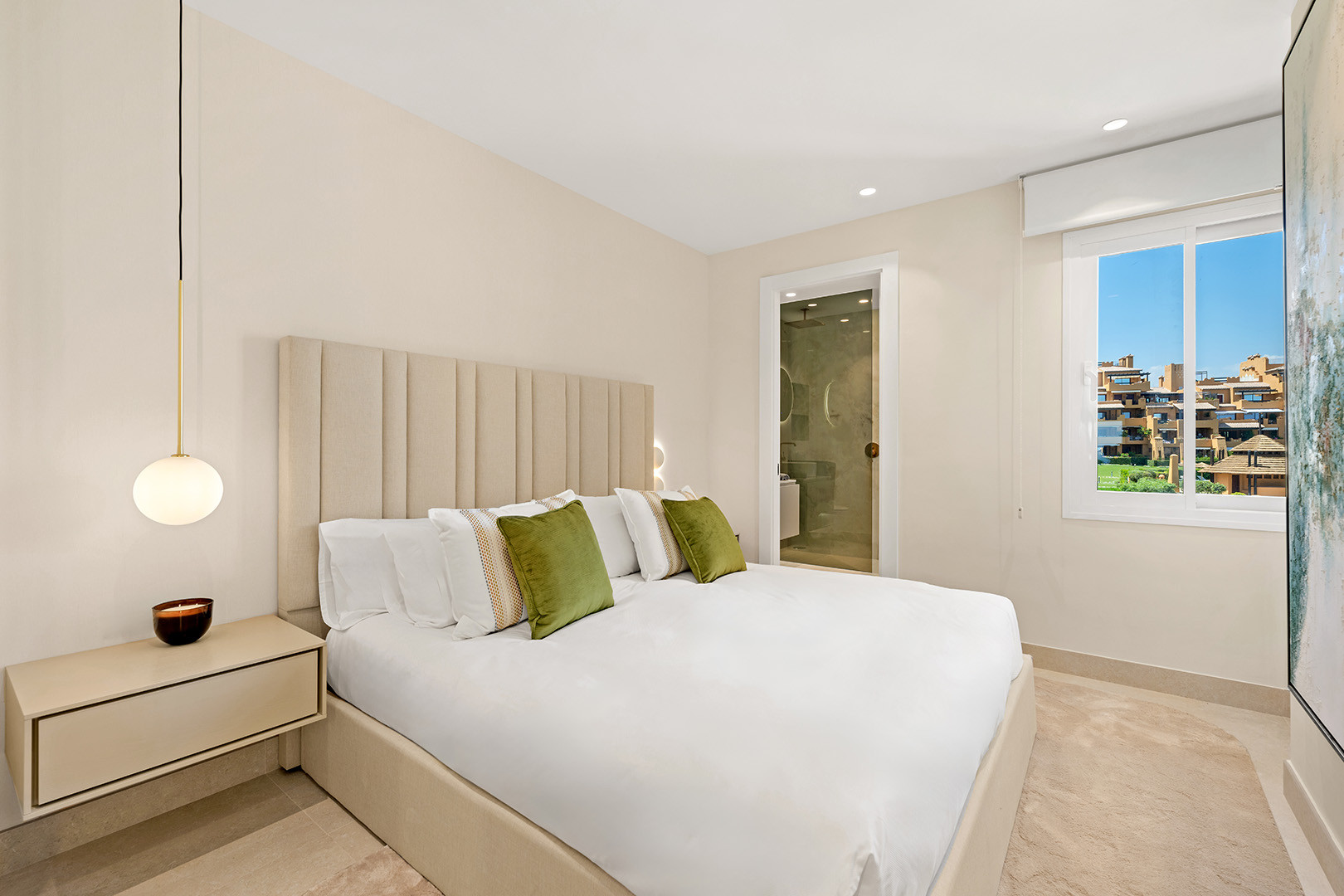 Beachfront Apartment with Panoramic Sea Views · Photo 11