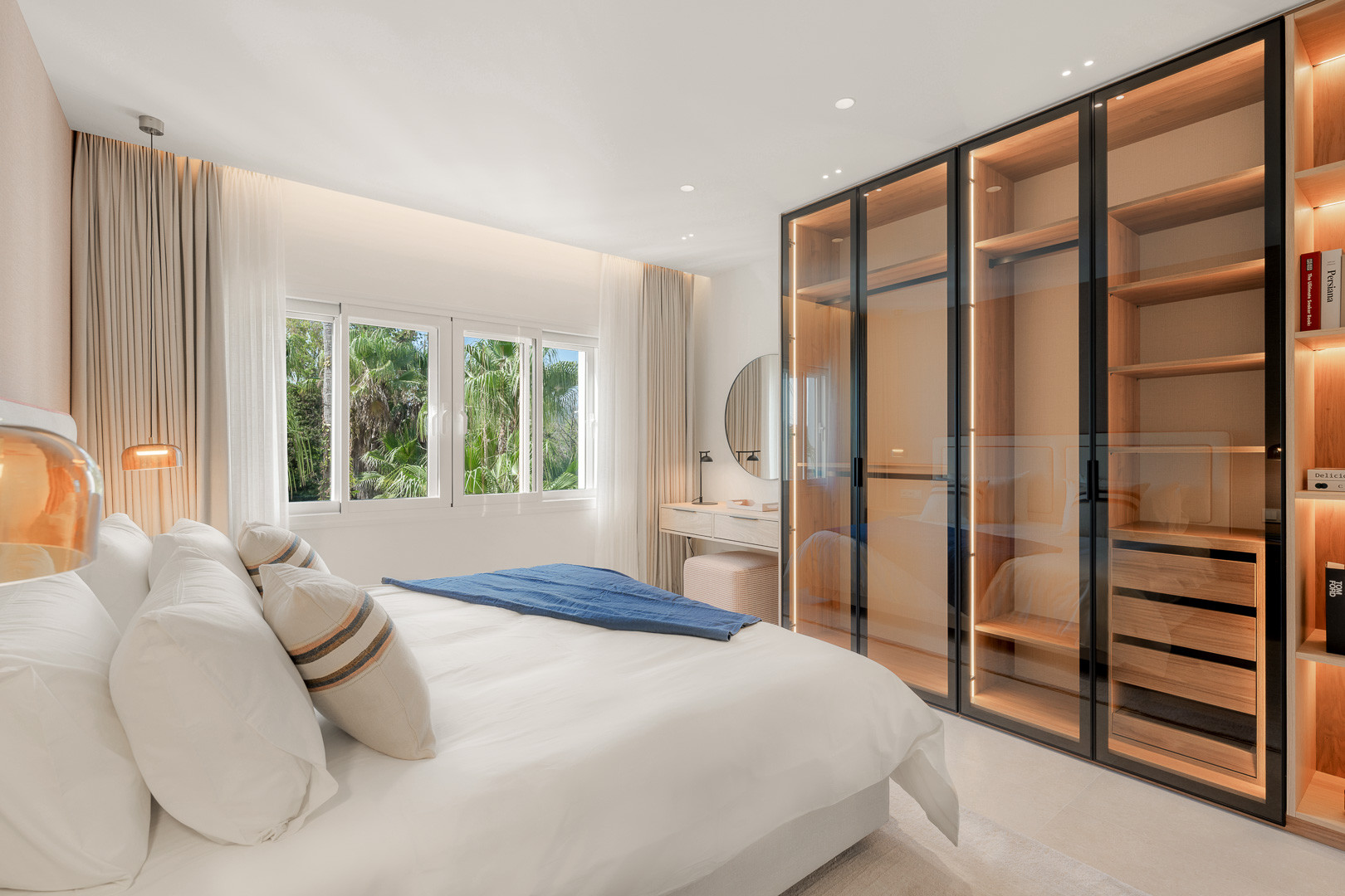 Beachfront Penthouse · Photo 11