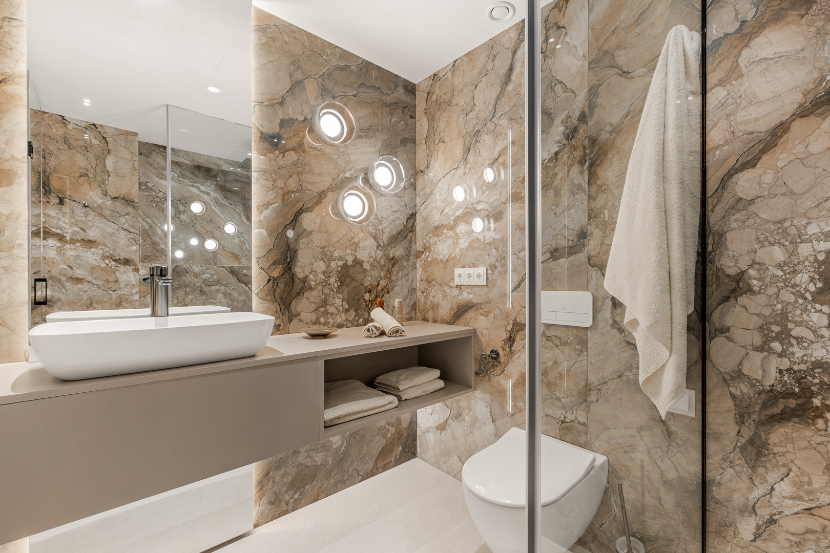 Beachfront Penthouse · Photo 14