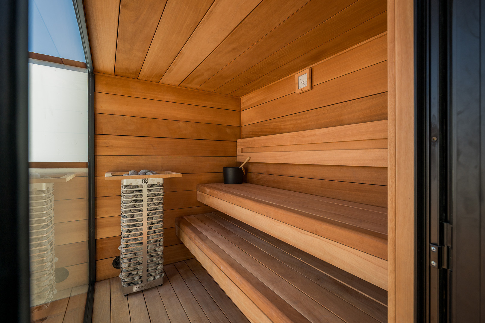 Beachfront Penthouse · Photo 16