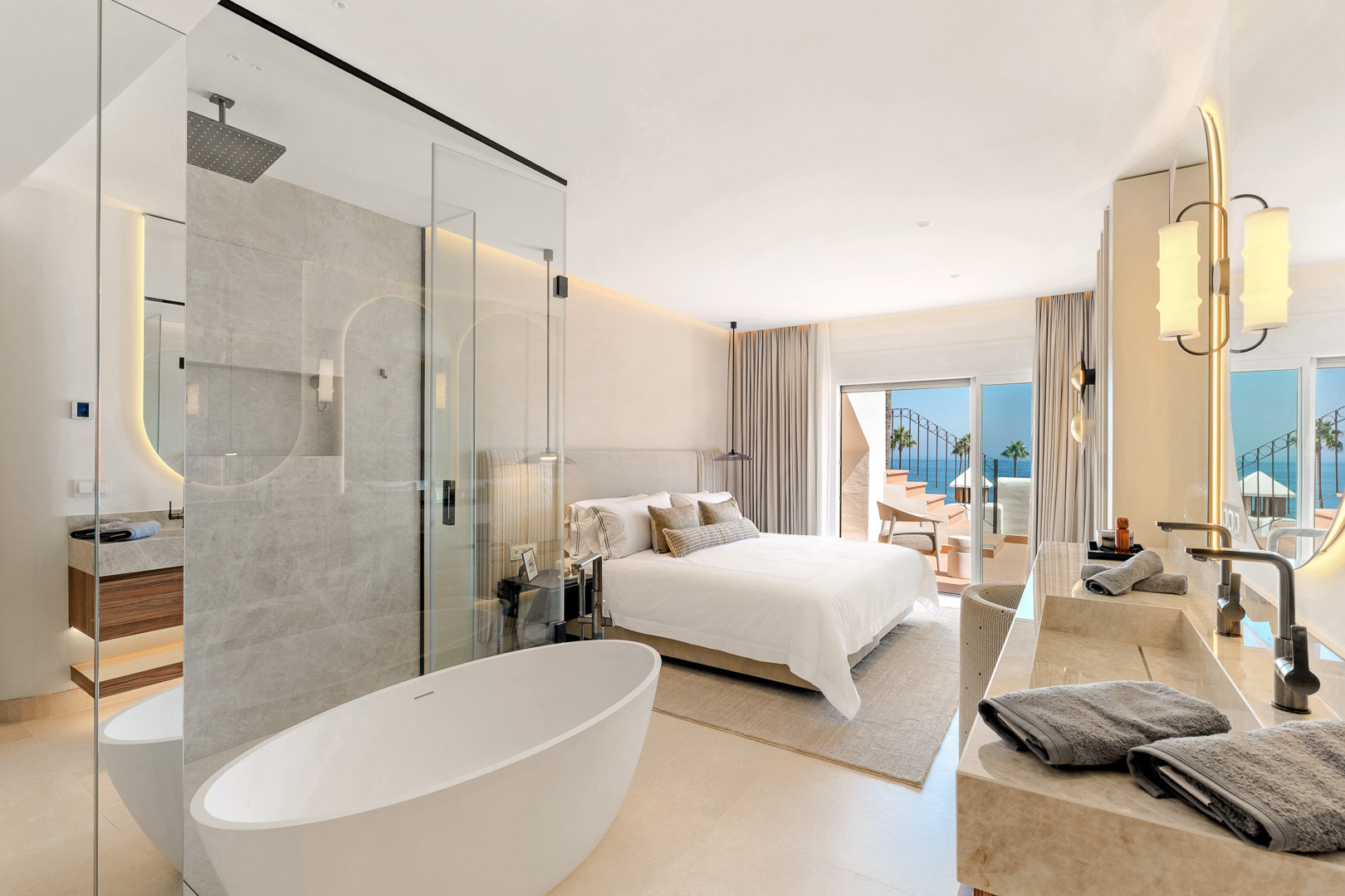 Beachfront Penthouse · Photo 10