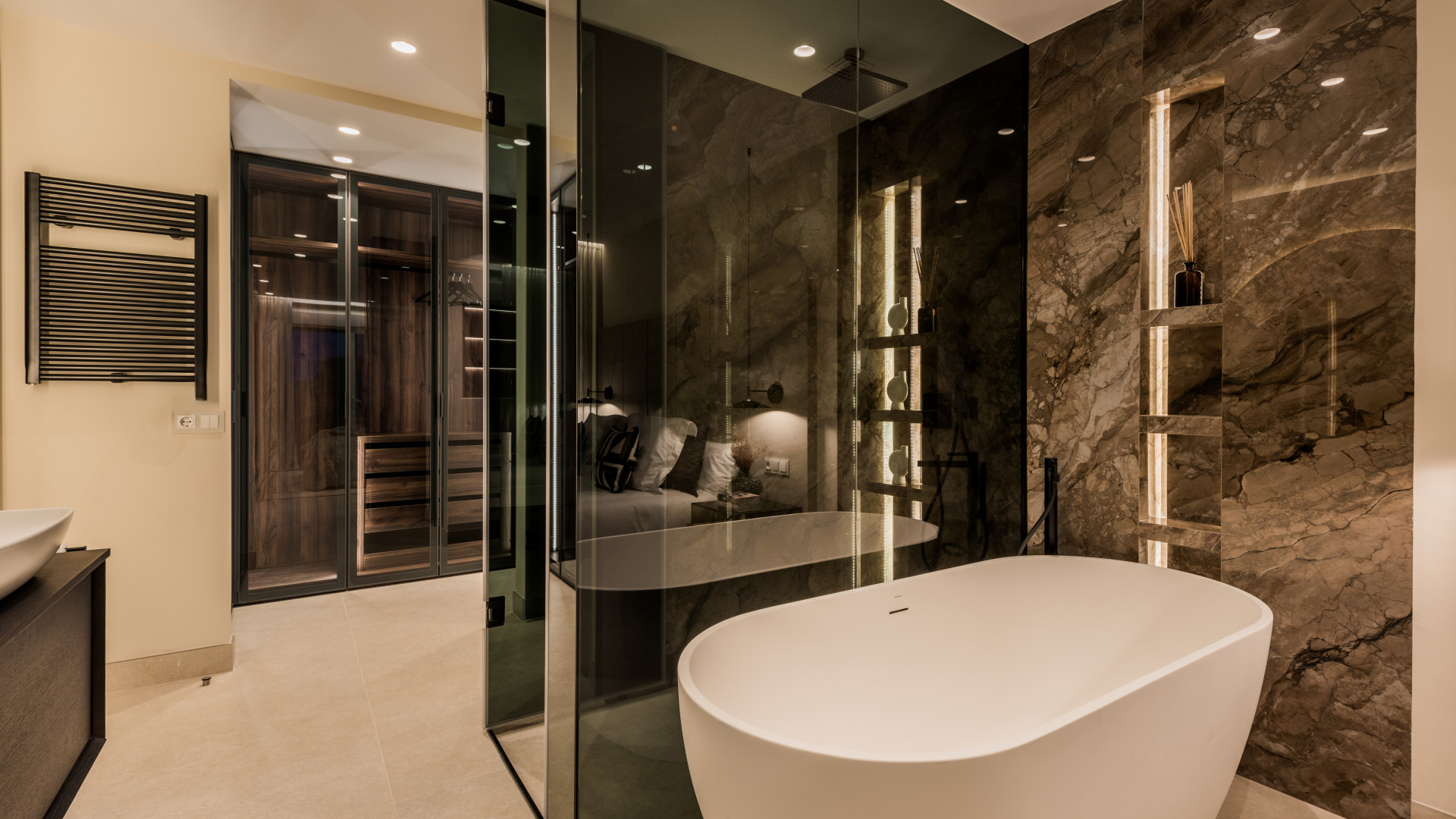 Beachfront Apartment · Photo 12