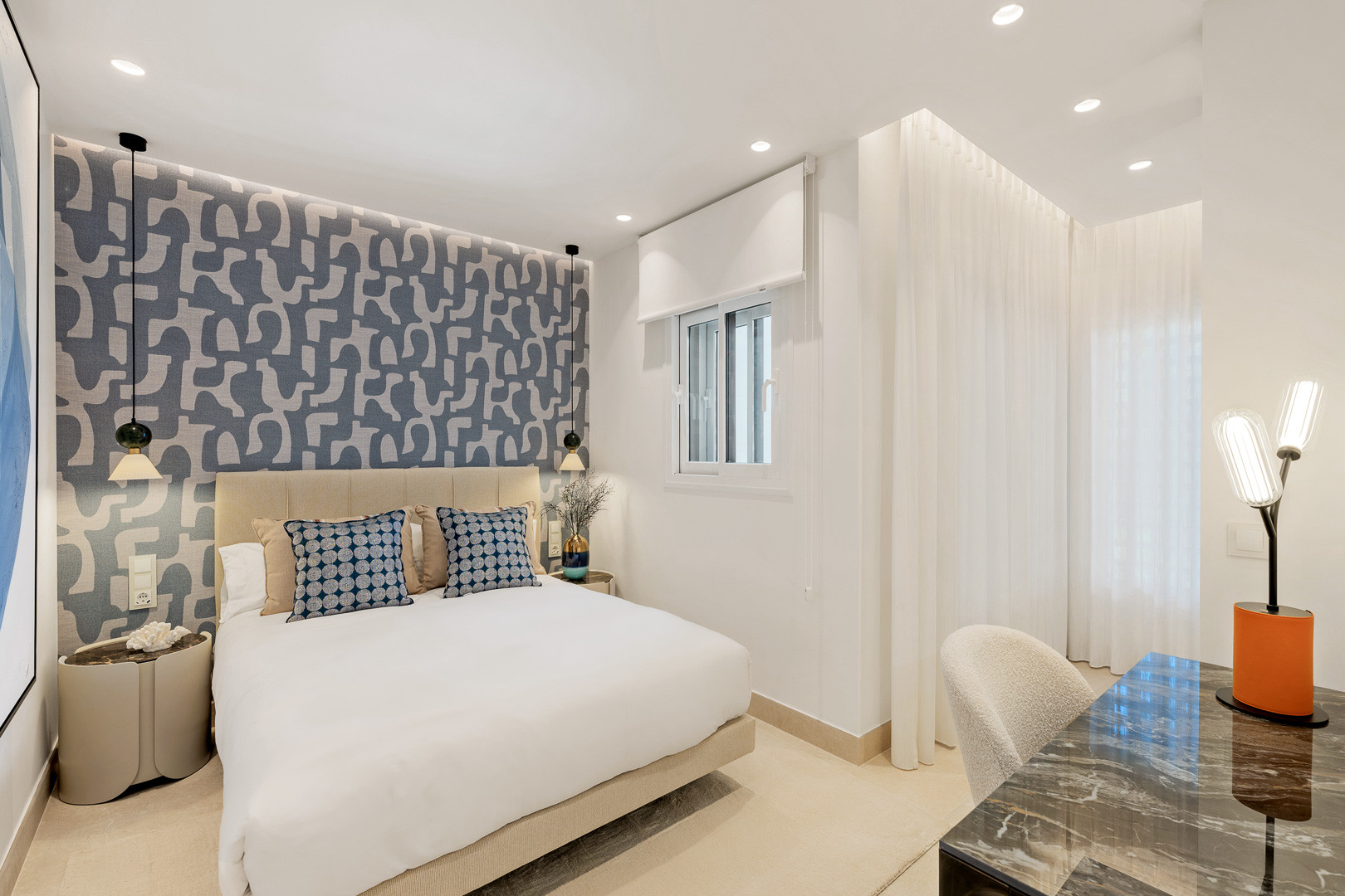 Beachfront Apartment with Sea Views · Photo 13