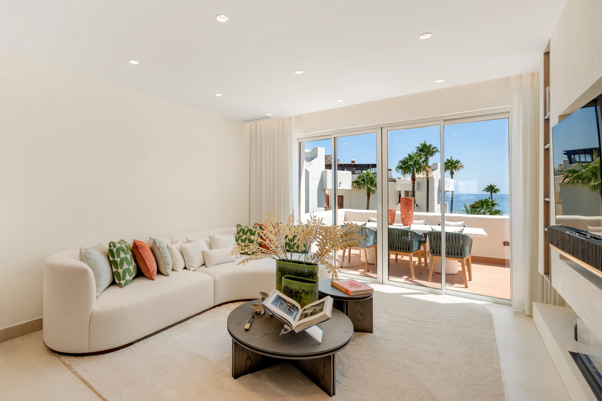 Beachfront Penthouse with Sea Views · Photo 8