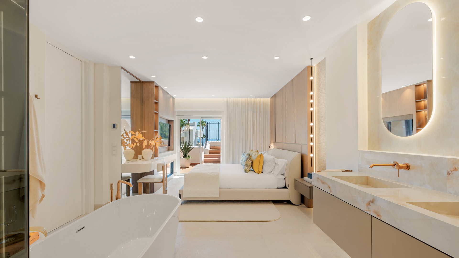 Beachfront Penthouse with Sea Views · Photo 13