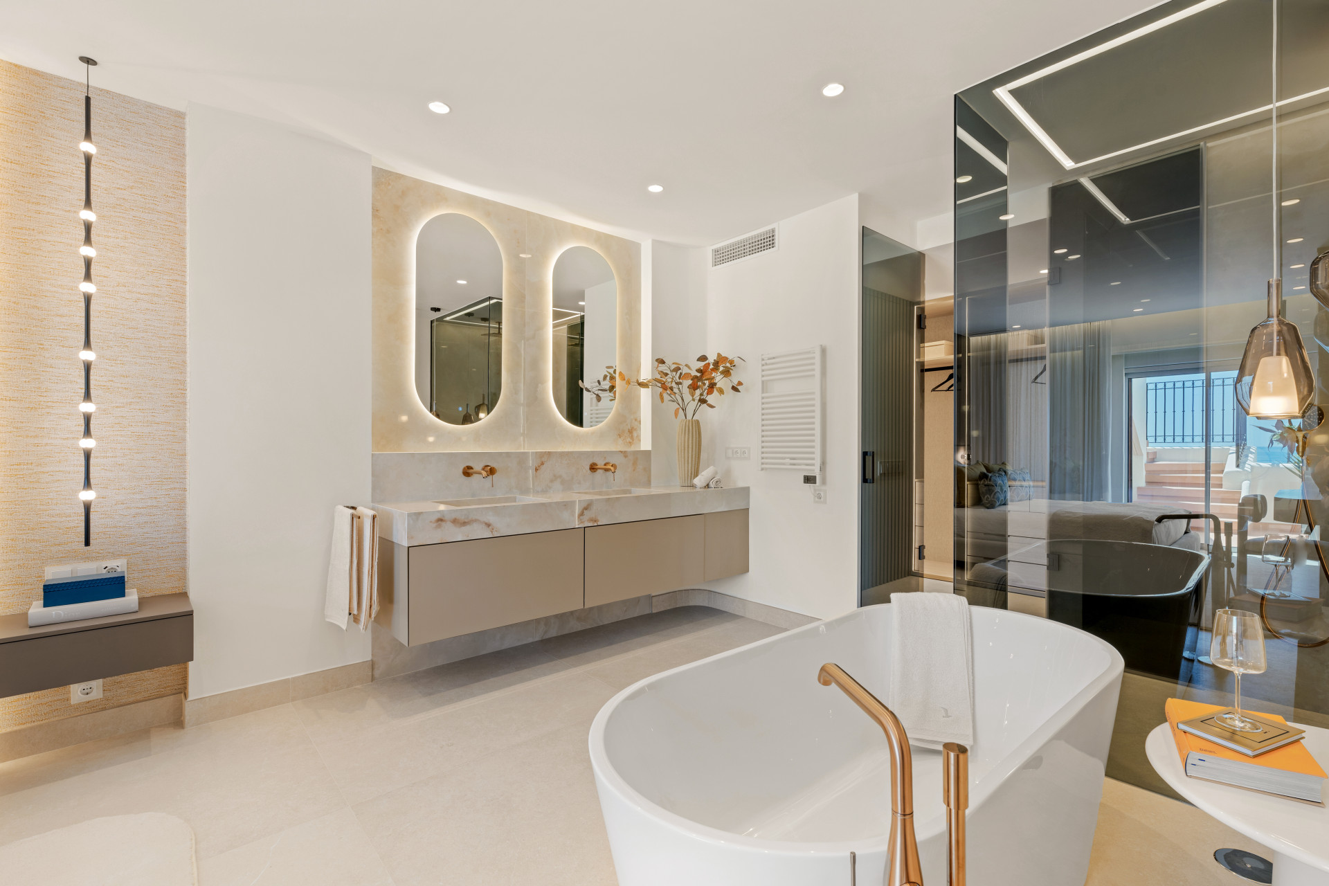 Beachfront Penthouse with Sea Views · Photo 16