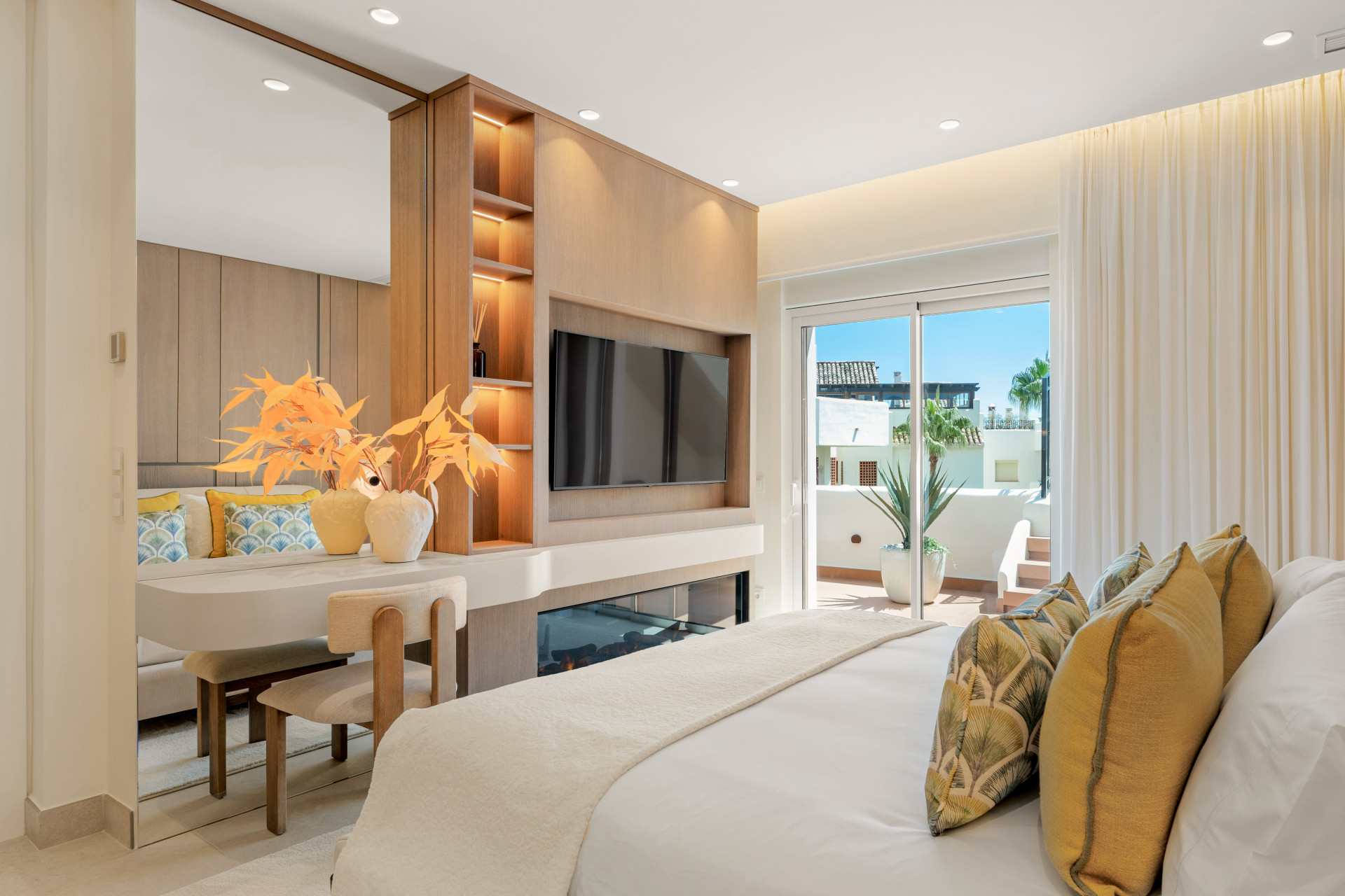 Beachfront Penthouse with Sea Views · Photo 12