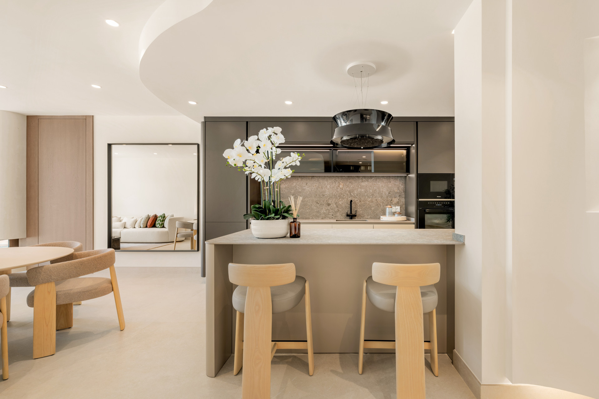 Beachfront Penthouse with Sea Views · Photo 10