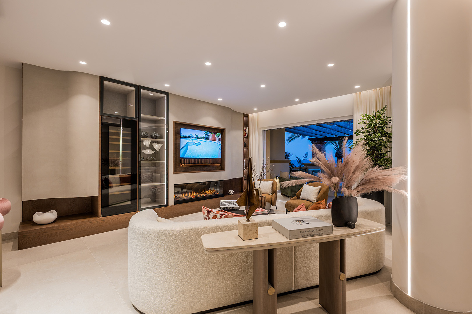 Beachfront Apartment with Sea Views · Photo 8