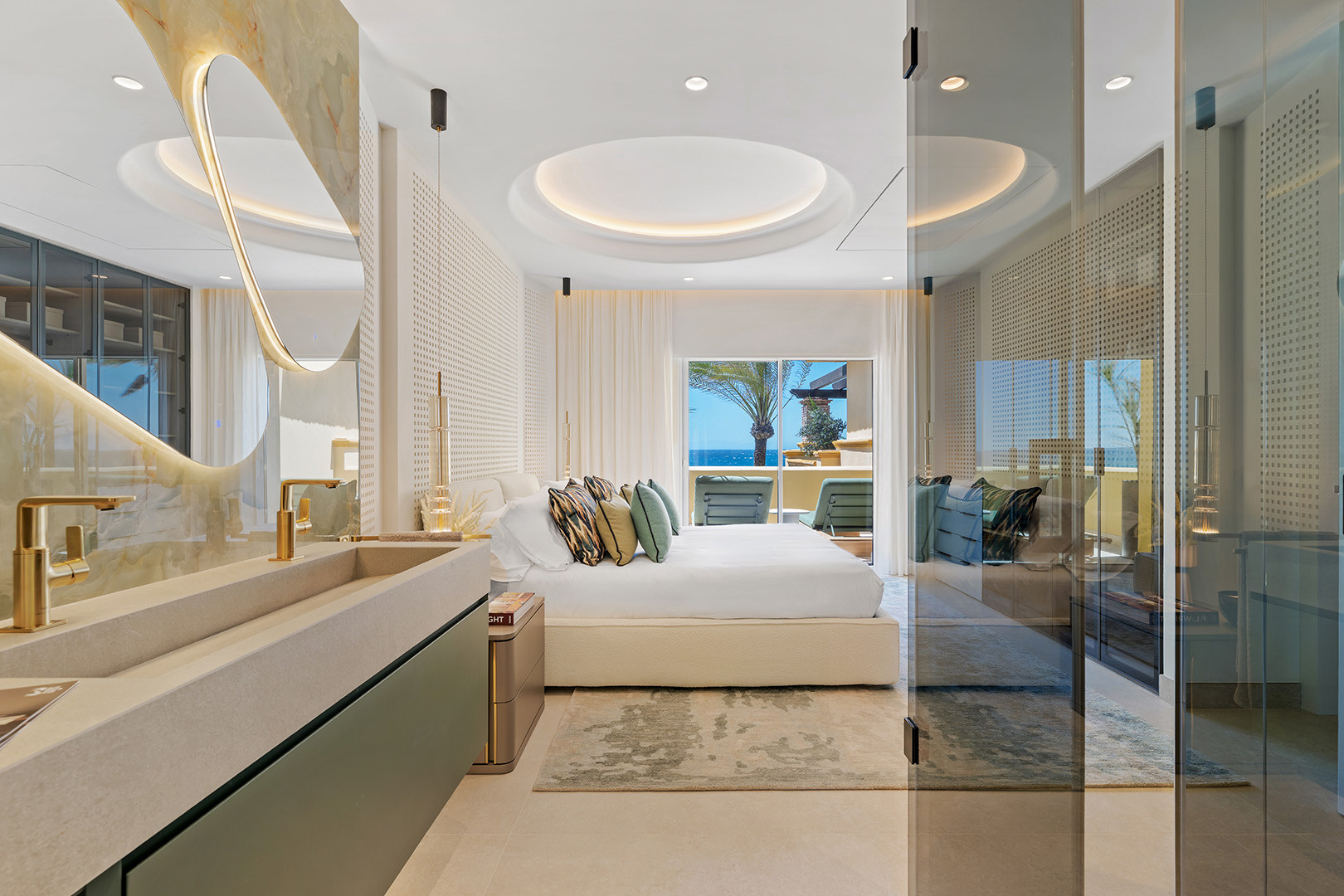 Beachfront Apartment with Sea Views · Photo 10