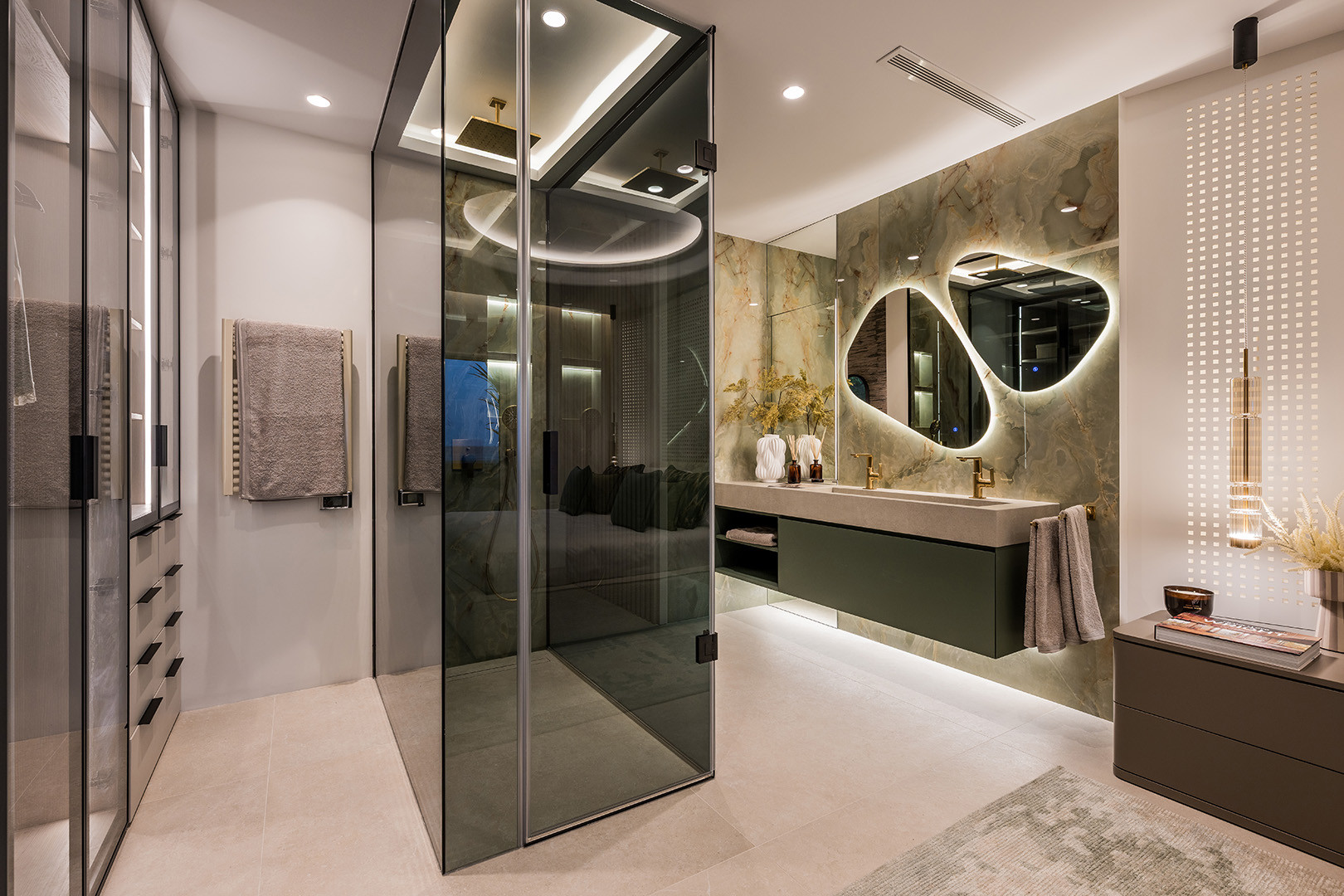 Beachfront Apartment with Sea Views · Photo 15