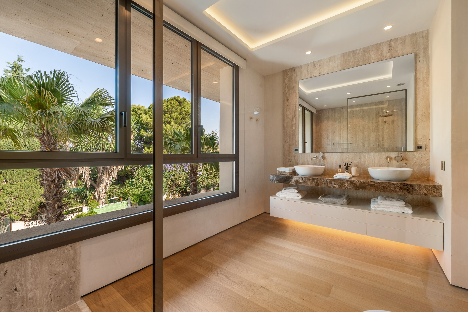 Luxury Duplex Penthouse · Photo 18